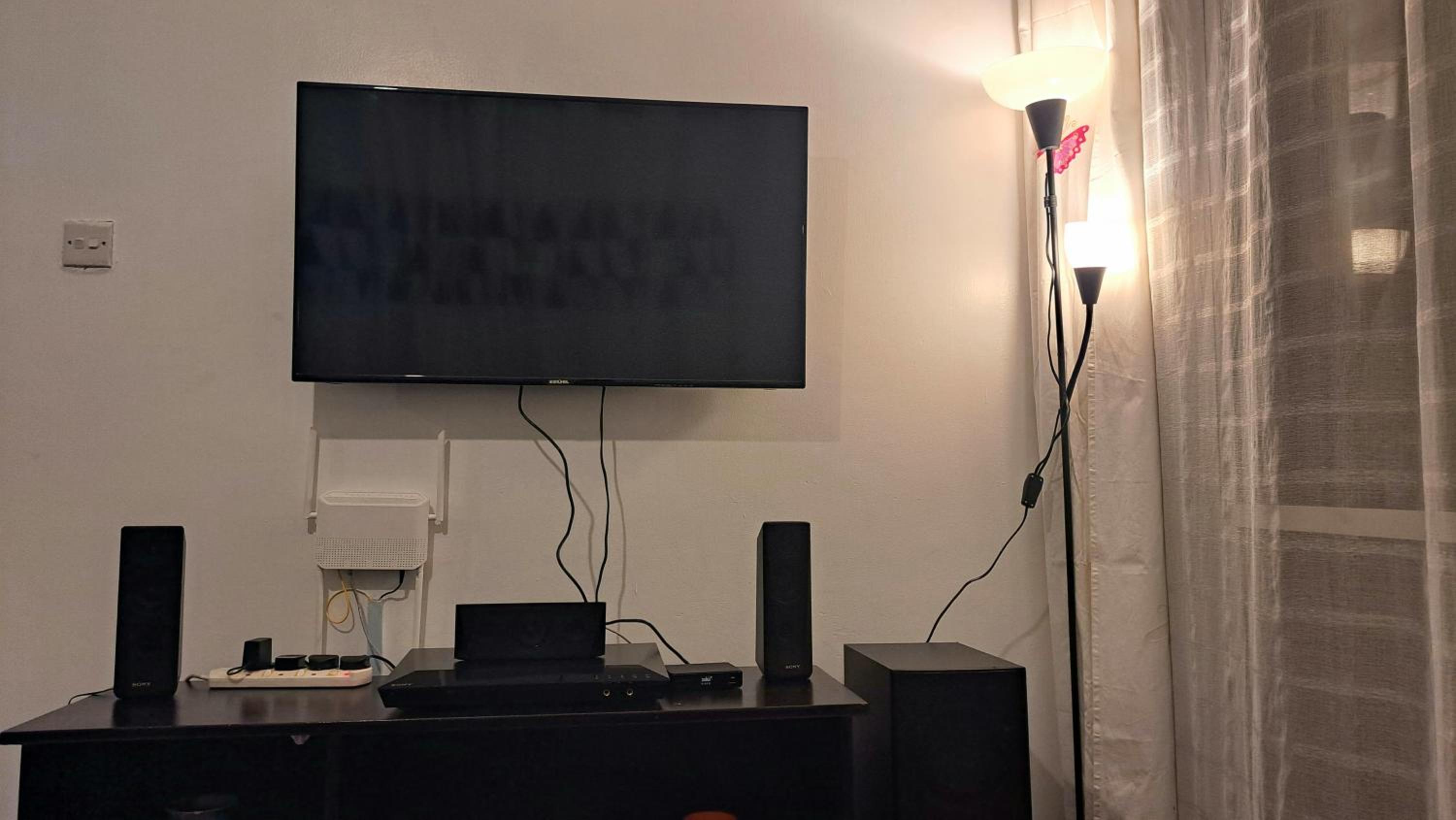 Racecourse Gardens Apartments 1 Bedroom Bliss With Pool Gym and Washer