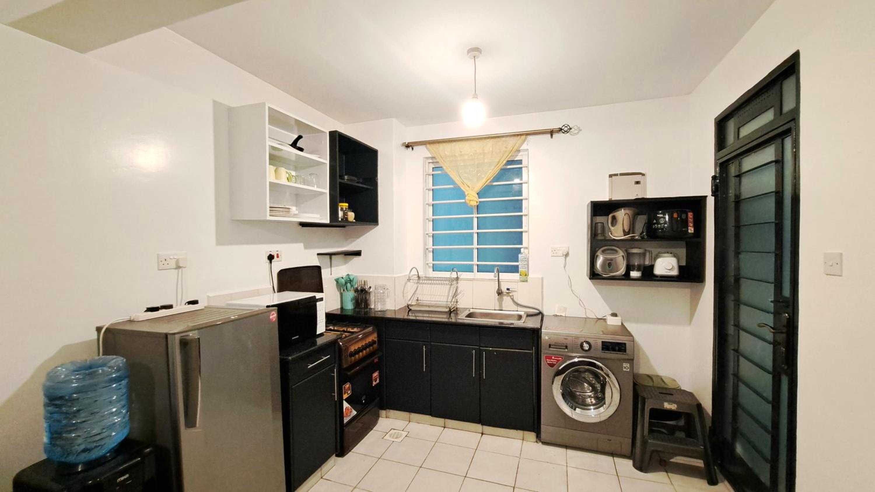 Racecourse Gardens Apartments 1 Bedroom Bliss With Pool Gym and Washer