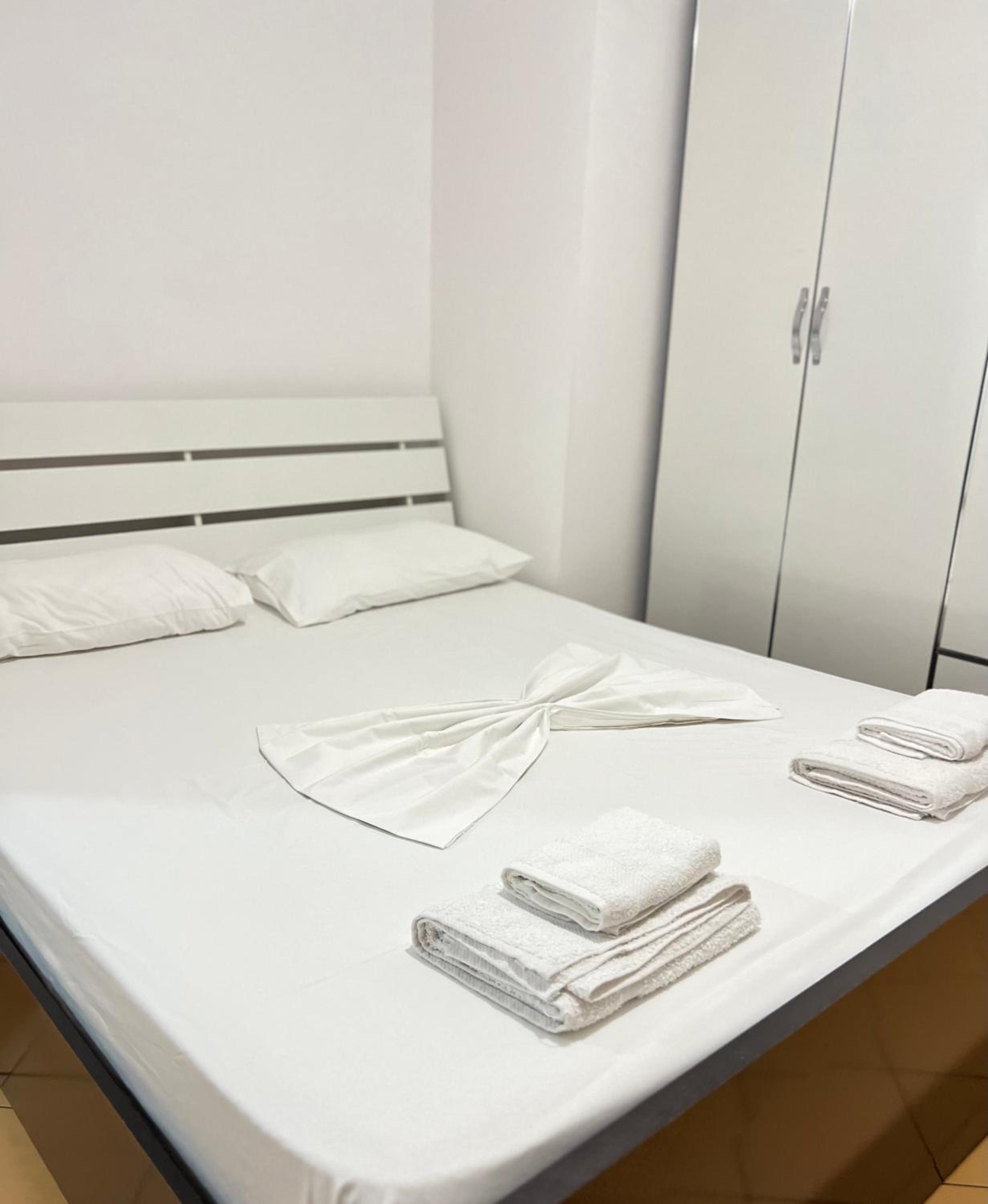 Leonard apartment