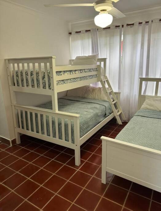 Tropical Princess White Sand