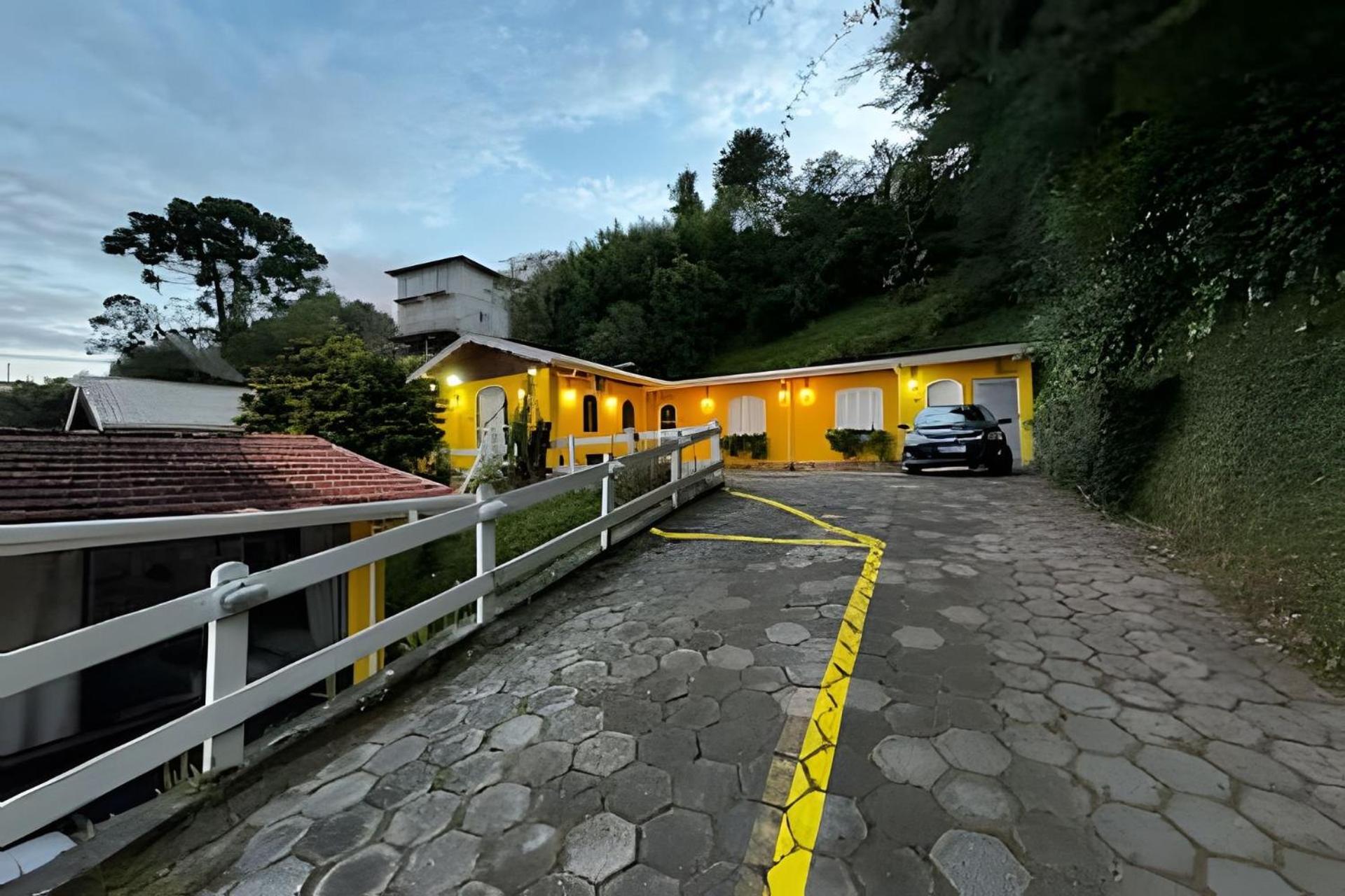 Pousada Casinha Amarela - Campos do Jordão