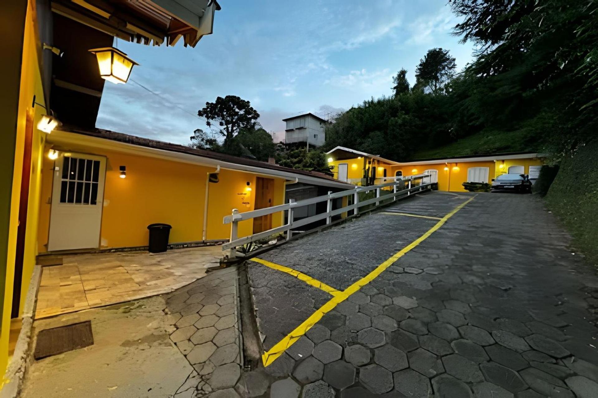 Pousada Casinha Amarela - Campos do Jordão