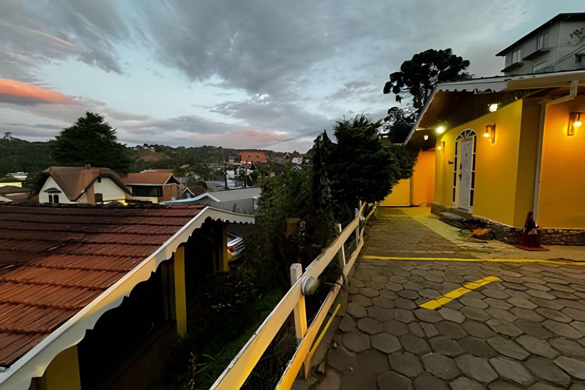 Pousada Casinha Amarela - Campos do Jordão
