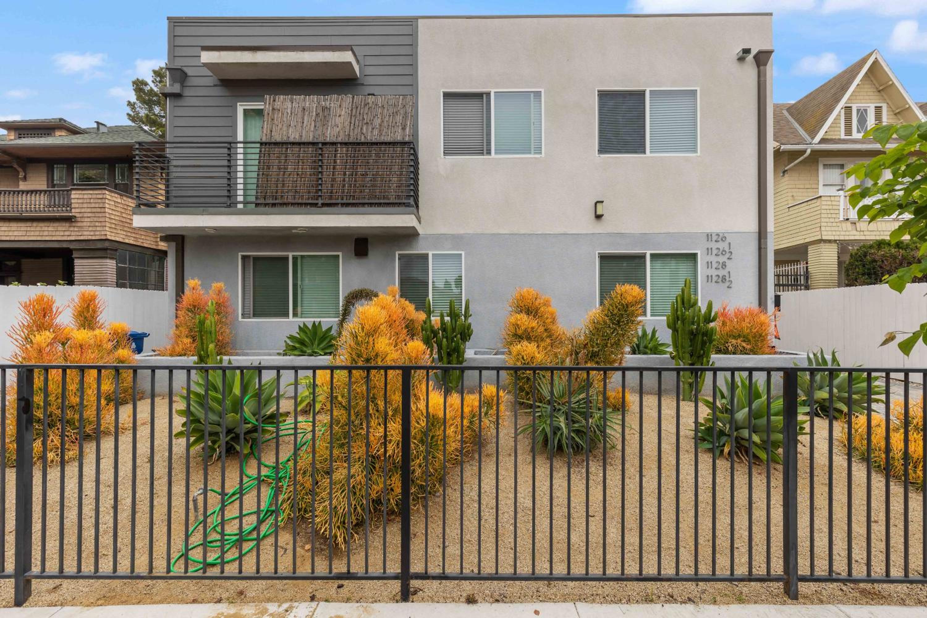 Modern City Comfort 4BR Apt in Prime Location