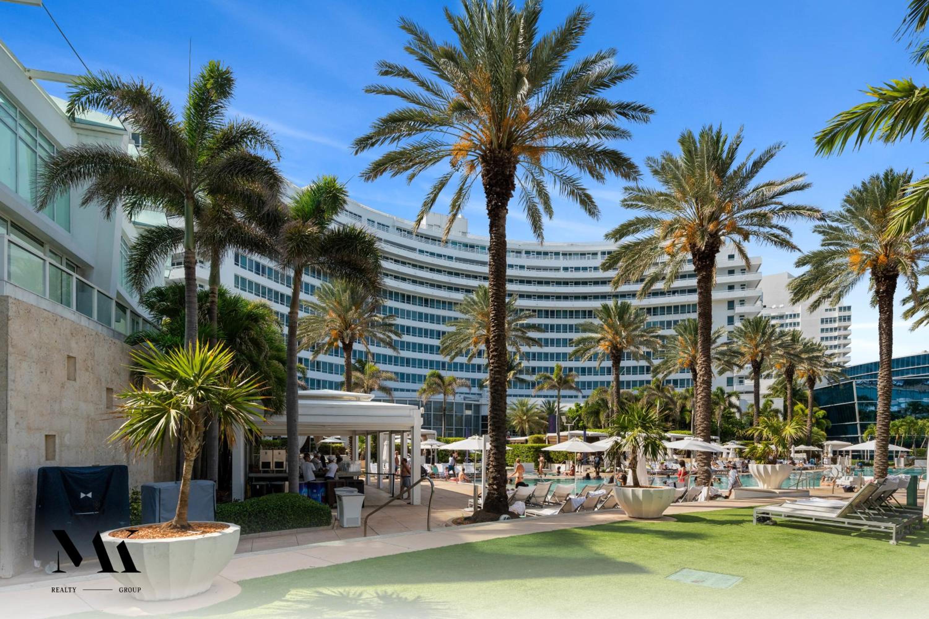 FontaineBleau Resort Balcony w Pool & Ocean View - Image 4