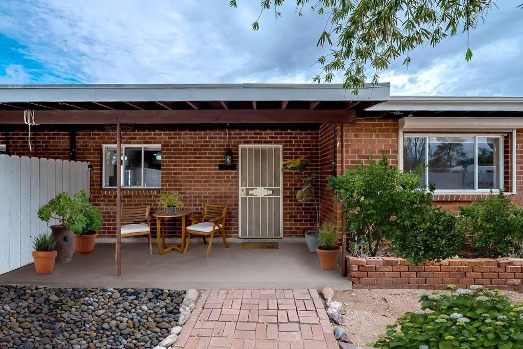 Stylish Modern Vintage 3BD 2BA with Pool, Sleeps 8 - Low Summer Rates! view 4