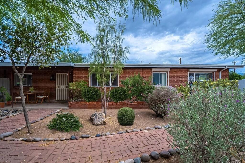 Stylish Modern Vintage 3BD 2BA with Pool, Sleeps 8 - Low Summer Rates! view 3