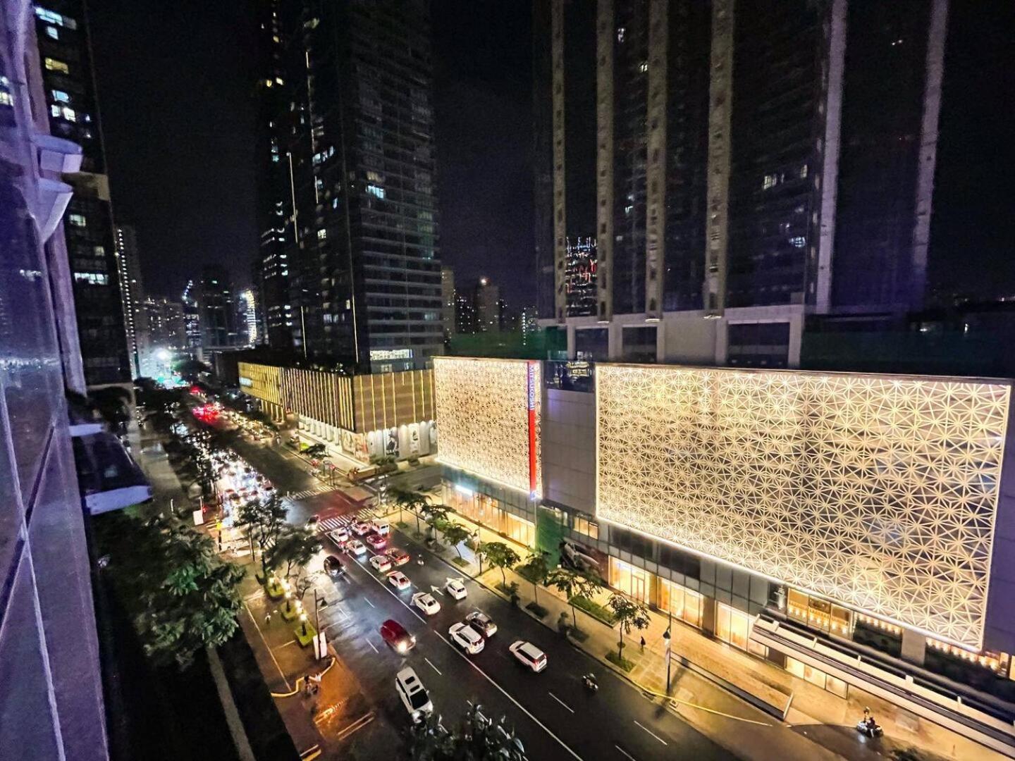 Chic BGC Condo Near Uptown Parade #upt124r view 4