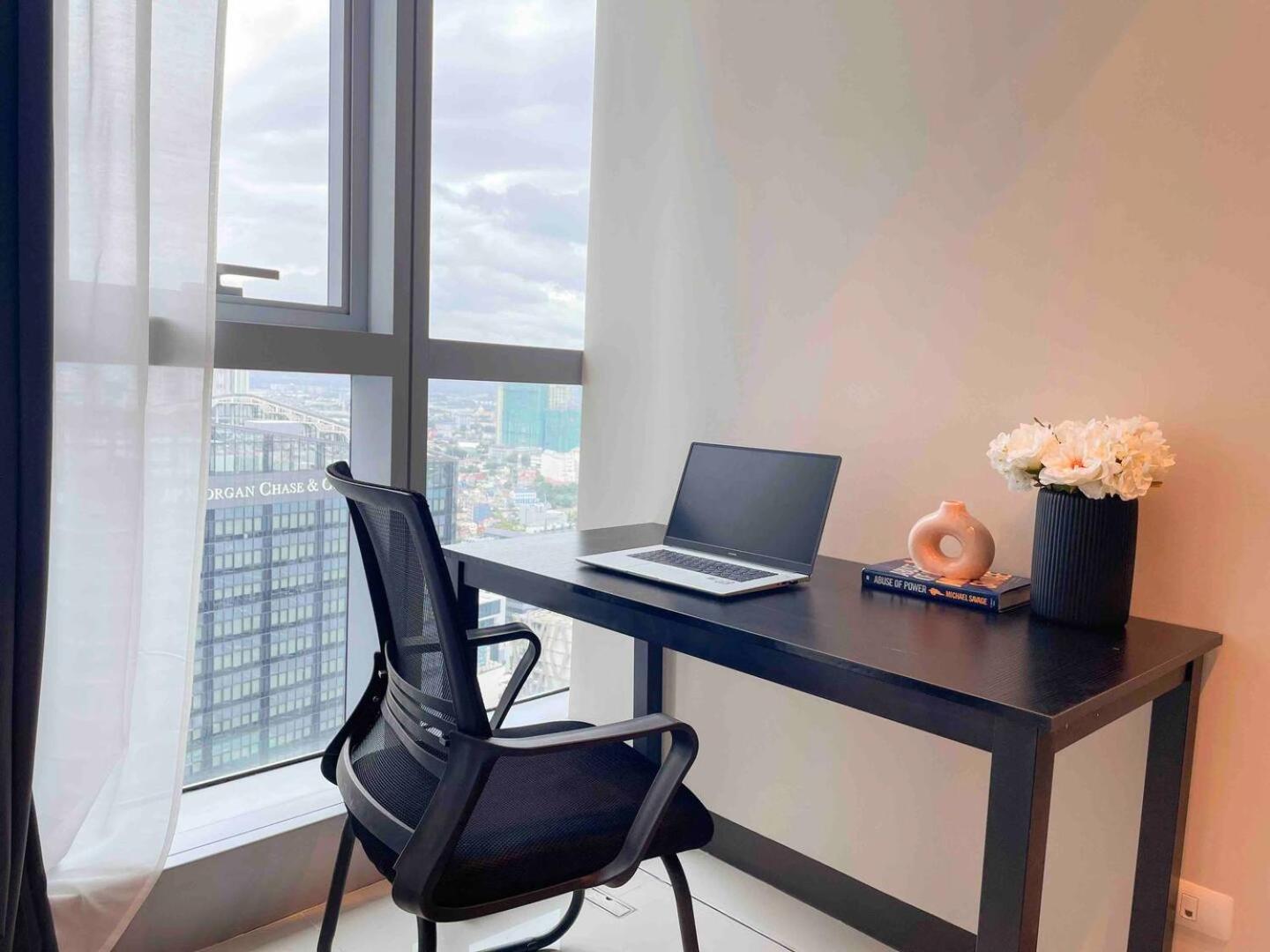 Exclusive BGC Condo at Uptown Area #upt136d view 4