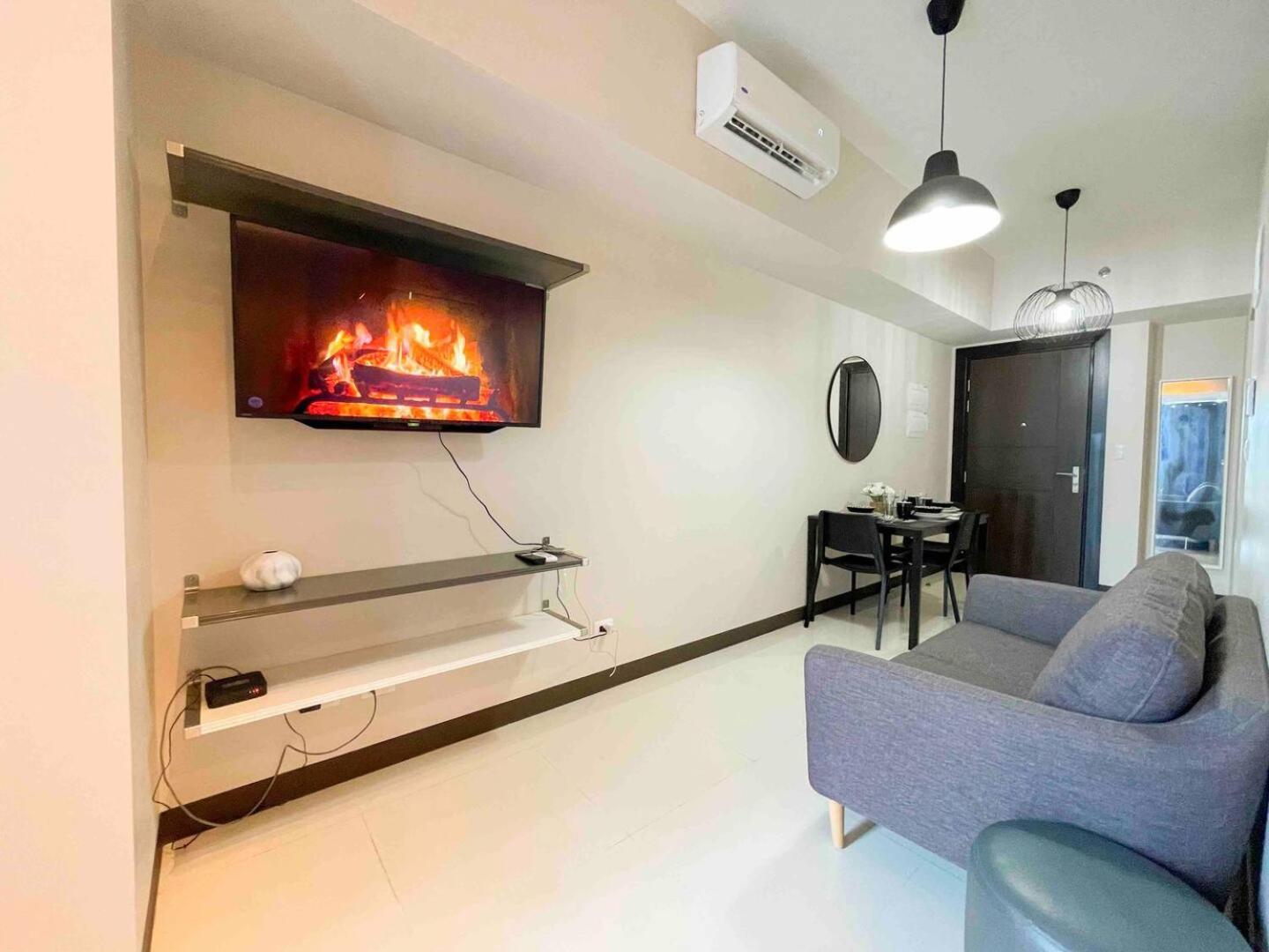 Exclusive BGC Condo at Uptown Area #upt136d view 5