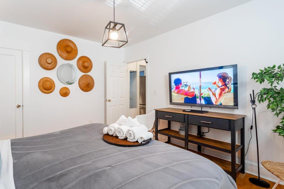 The Blue Sapphire 2BR 2 King beds & ample backyard view 5