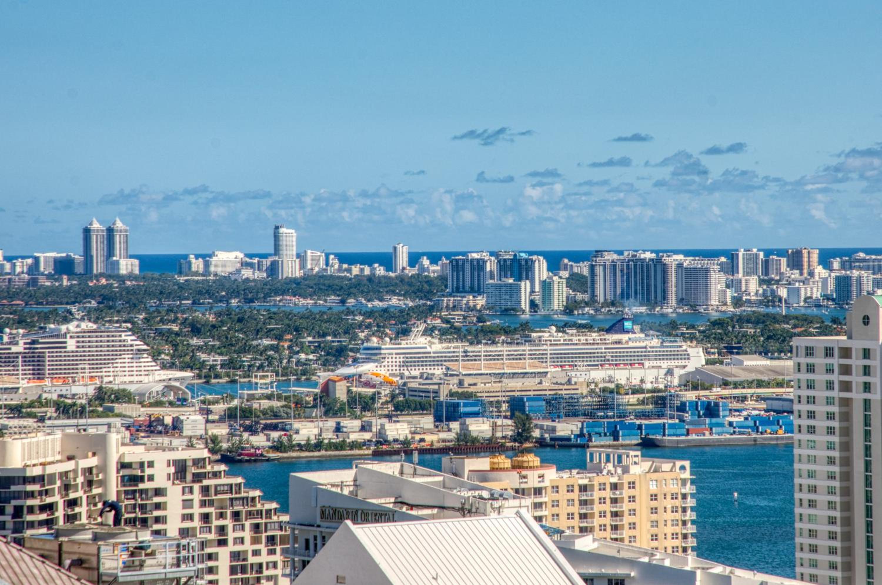 Oceanside Penthouse Apartment in Brickell Miami, Pool, Free Parking