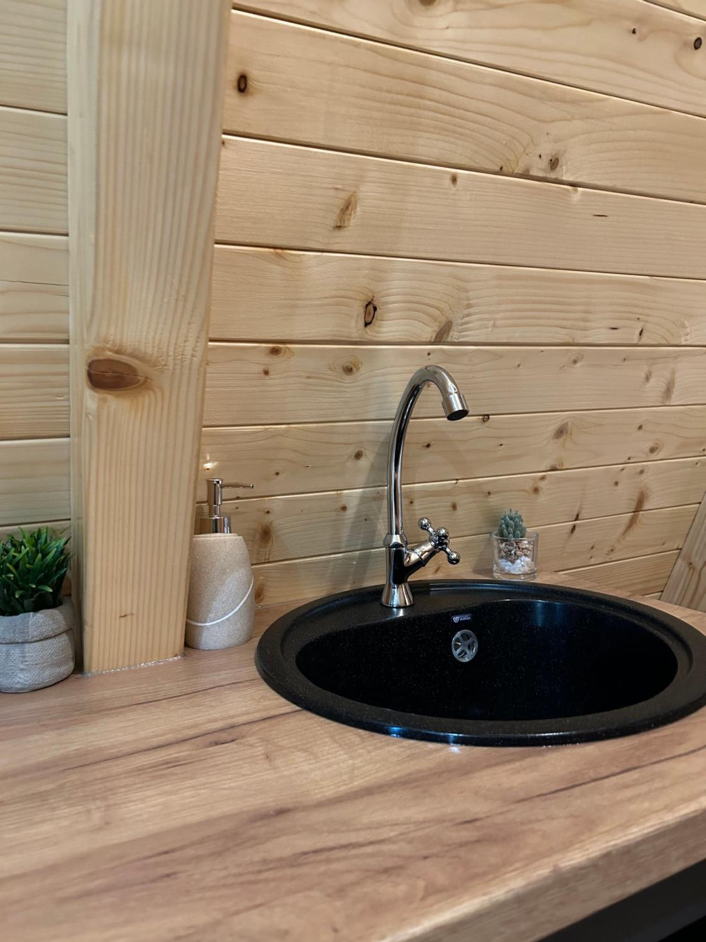 Honey Glamping Resort with jacuzzi