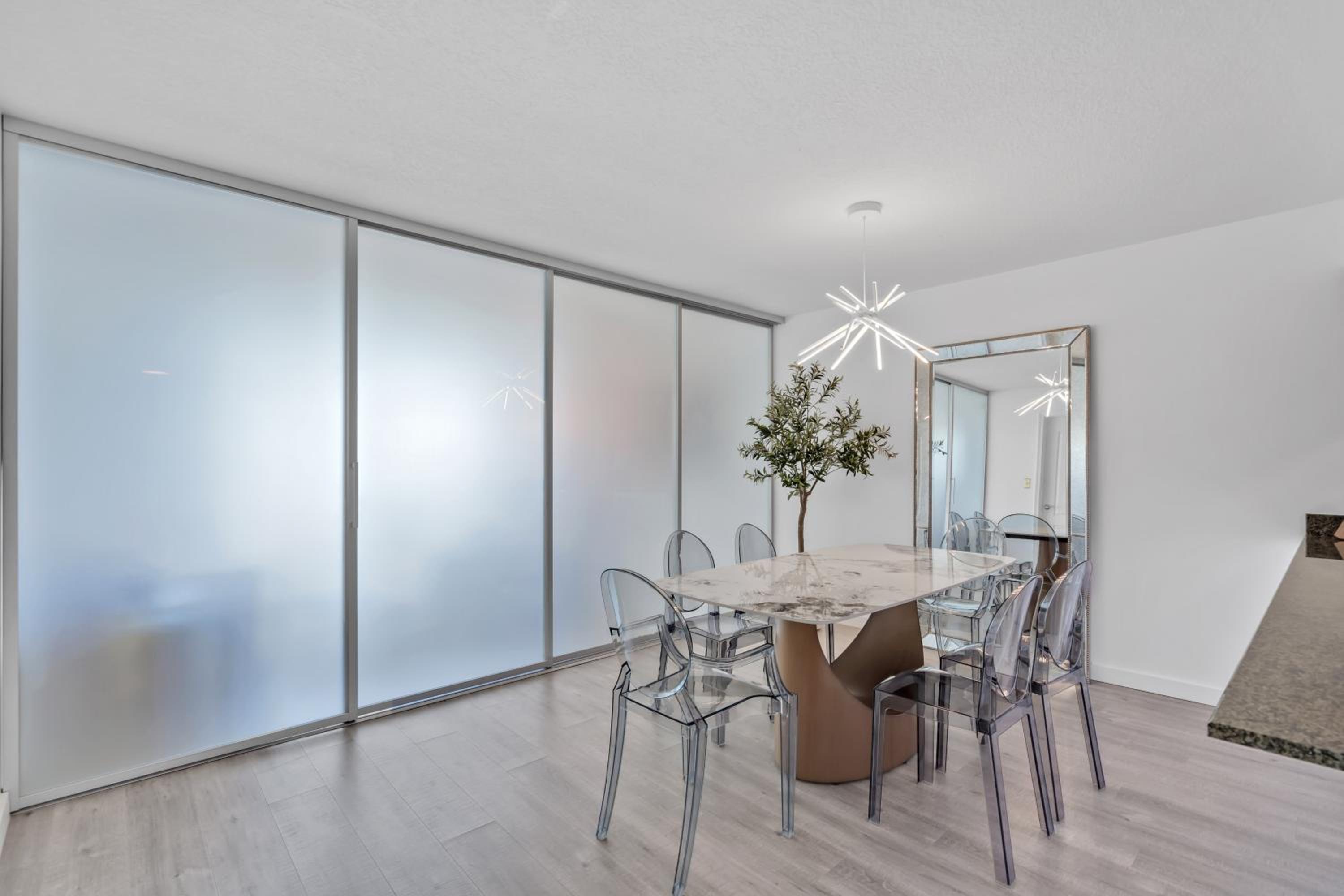 Oceanside Penthouse Apartment in Brickell Miami, Pool, Free Parking