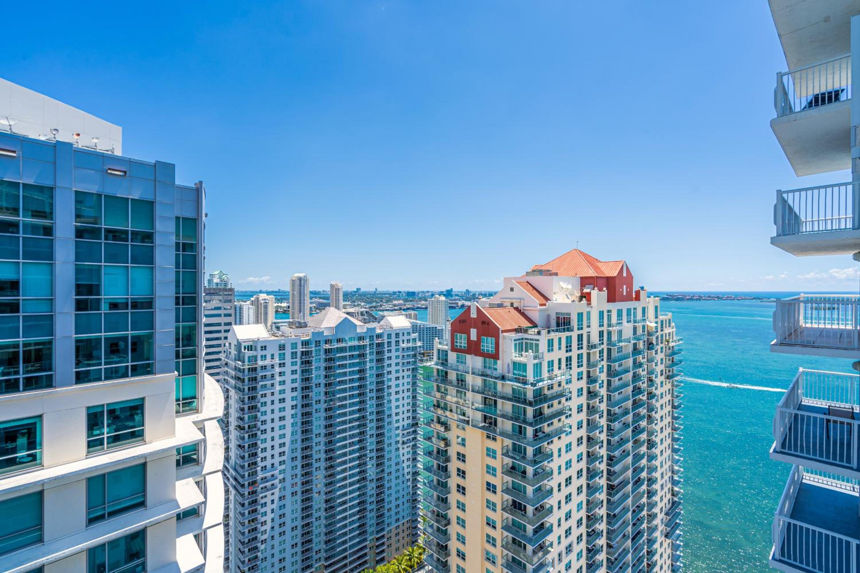 Oceanside Penthouse Apartment in Brickell Miami, Pool, Free Parking