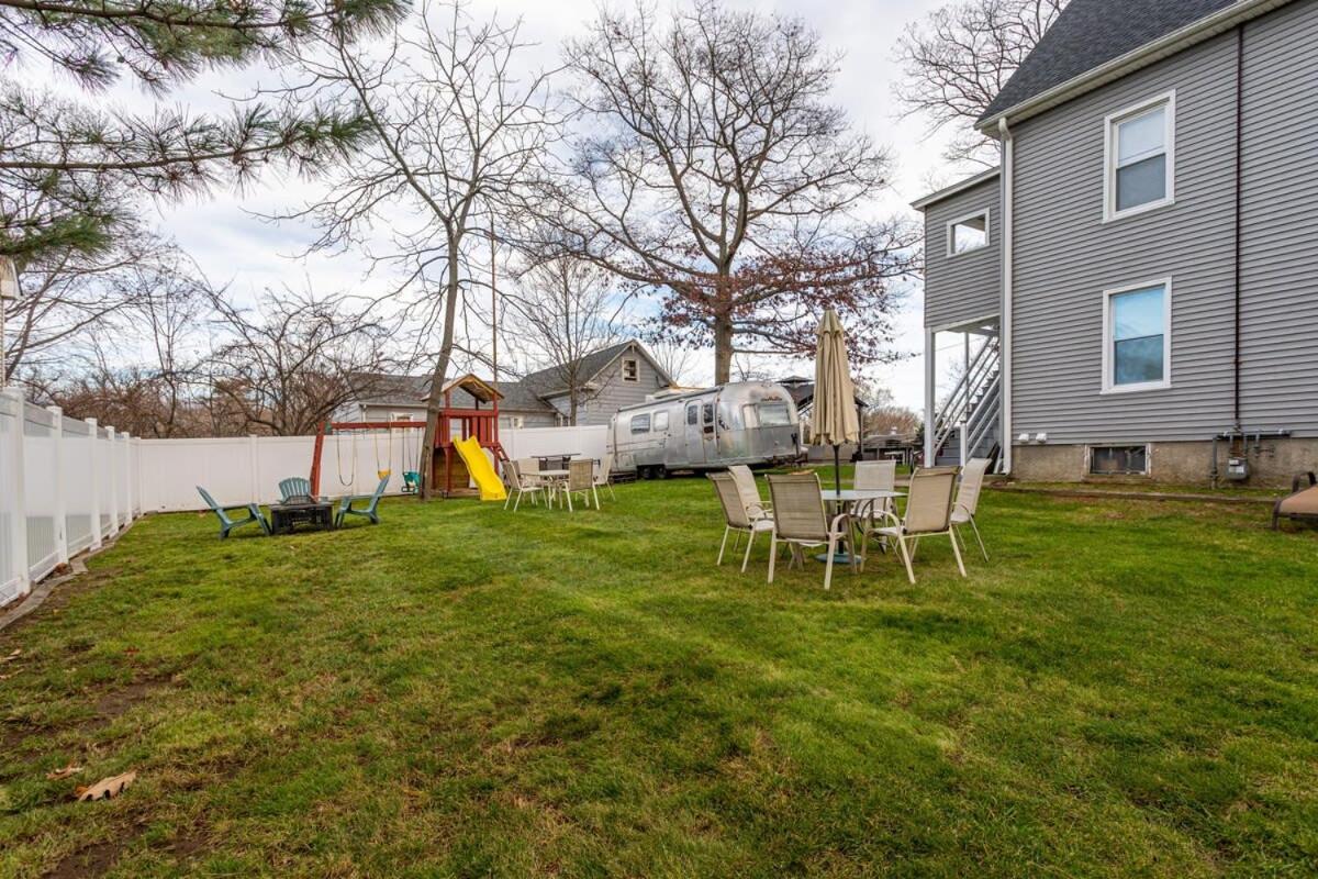 Sunny & Spacious 2BD 1BA WFH Apt-Huge Yard & Patio