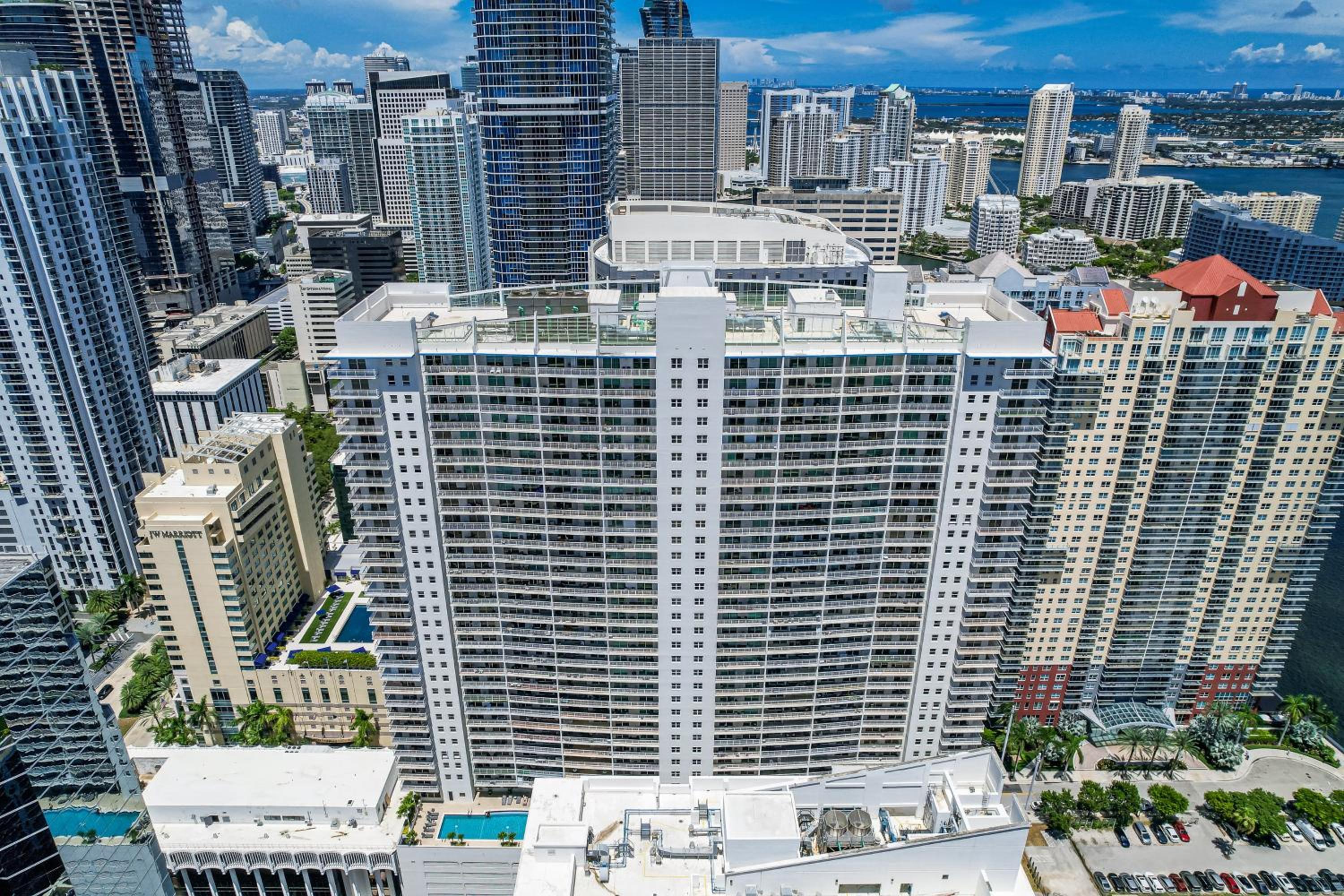 Oceanside Penthouse Apartment in Brickell Miami, Pool, Free Parking