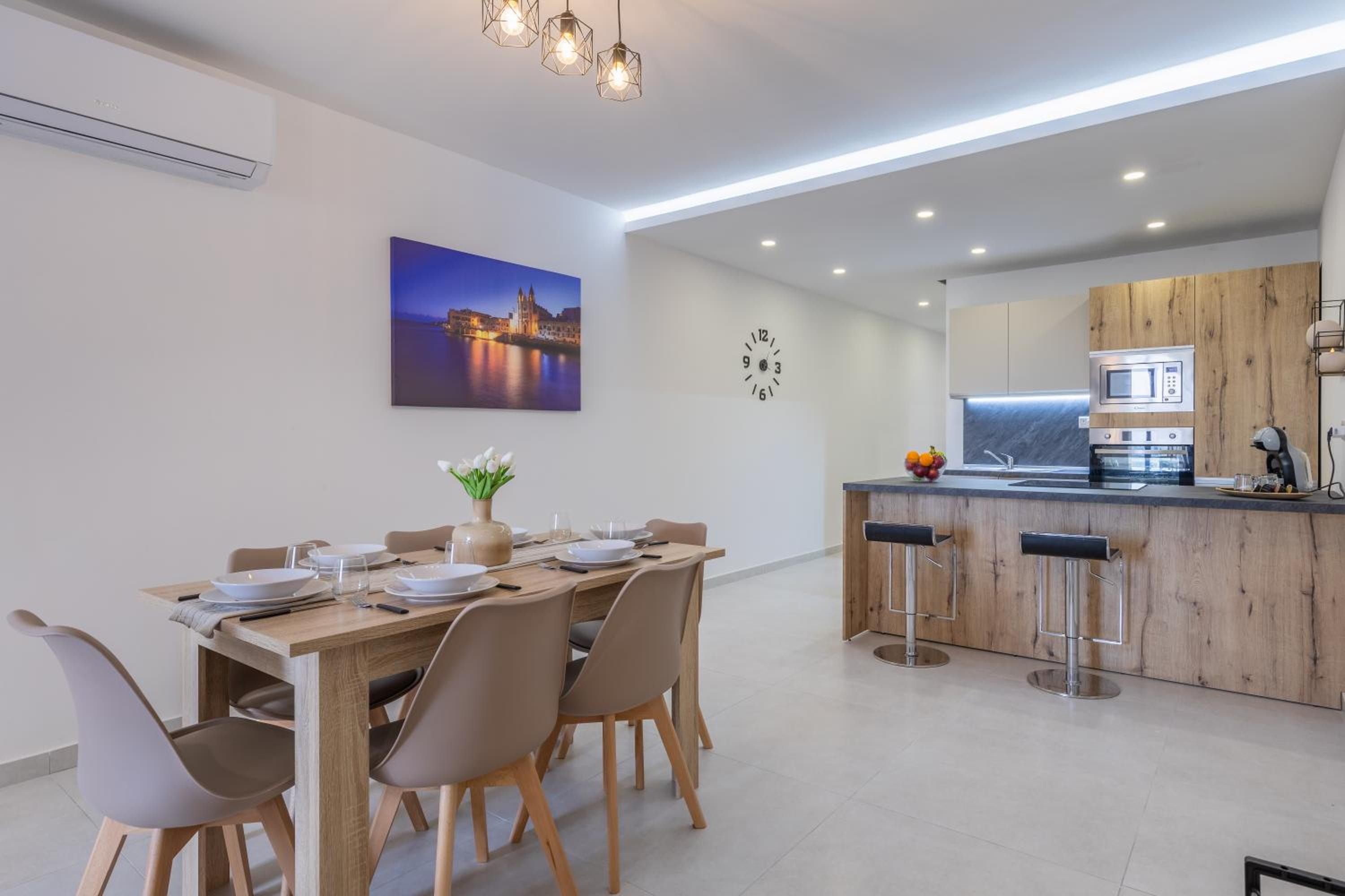 Sea-side Escape in Sliema - Sleeps 6 view 4