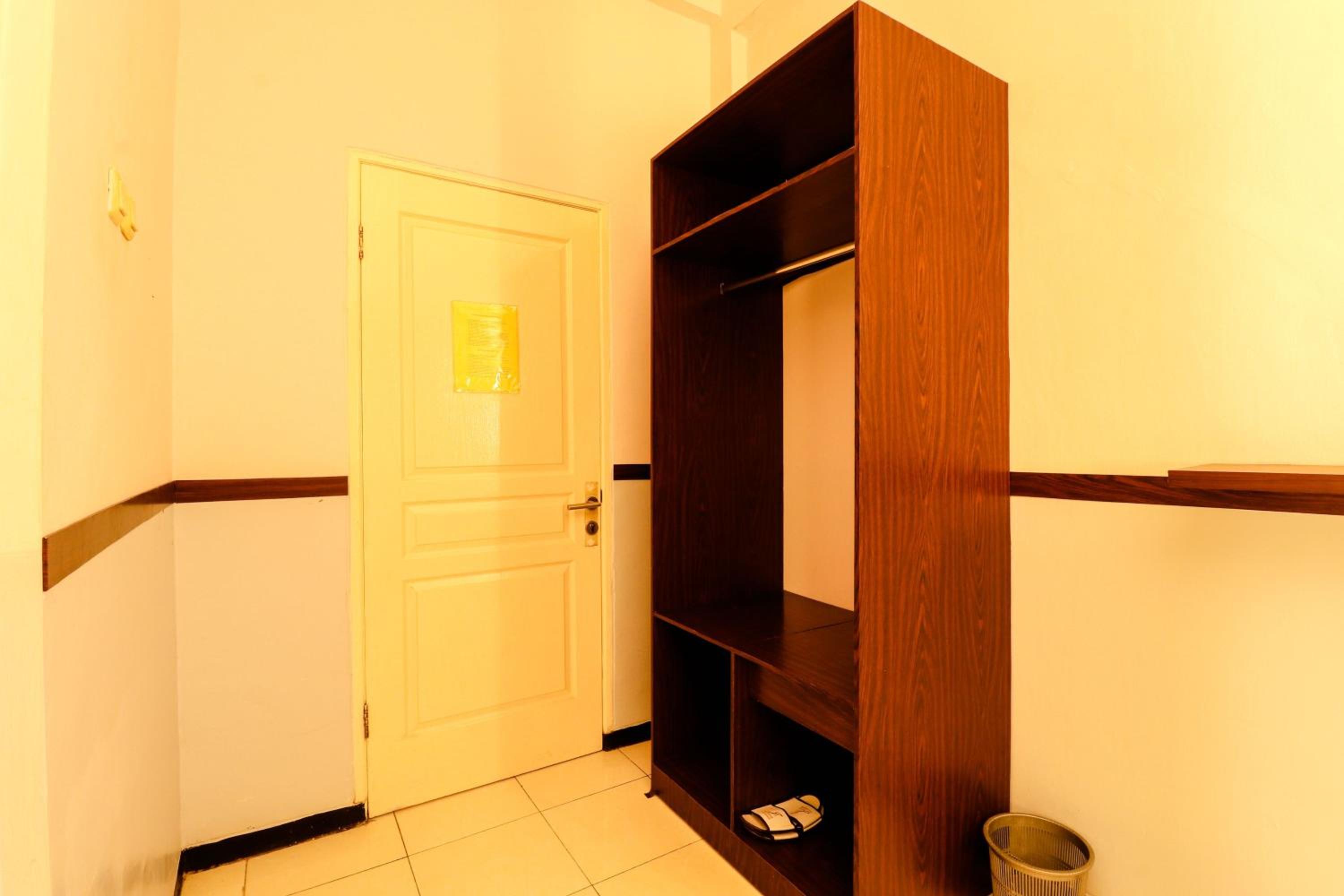 RedDoorz near Gubeng Station Surabaya
