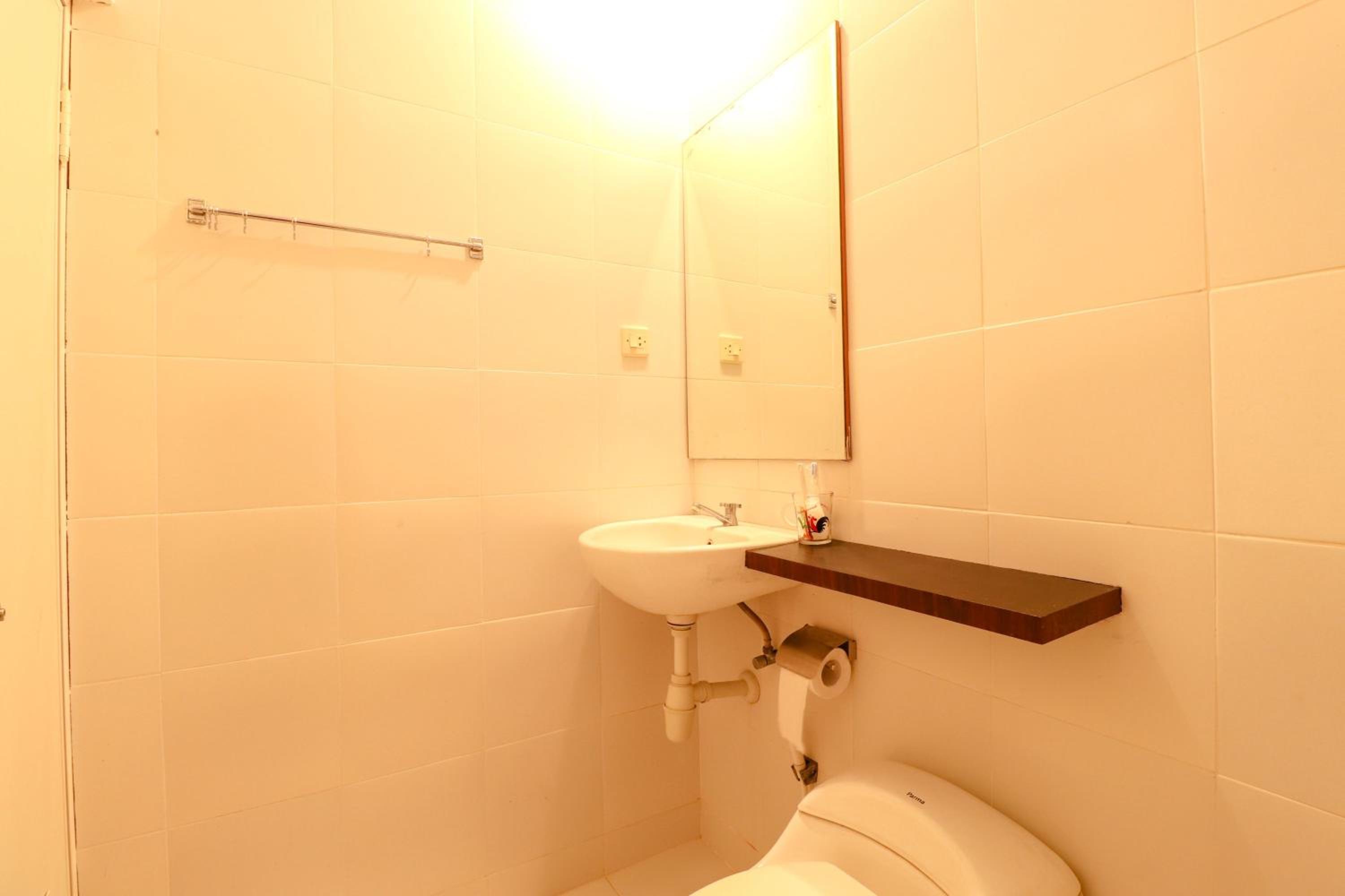 RedDoorz near Gubeng Station Surabaya