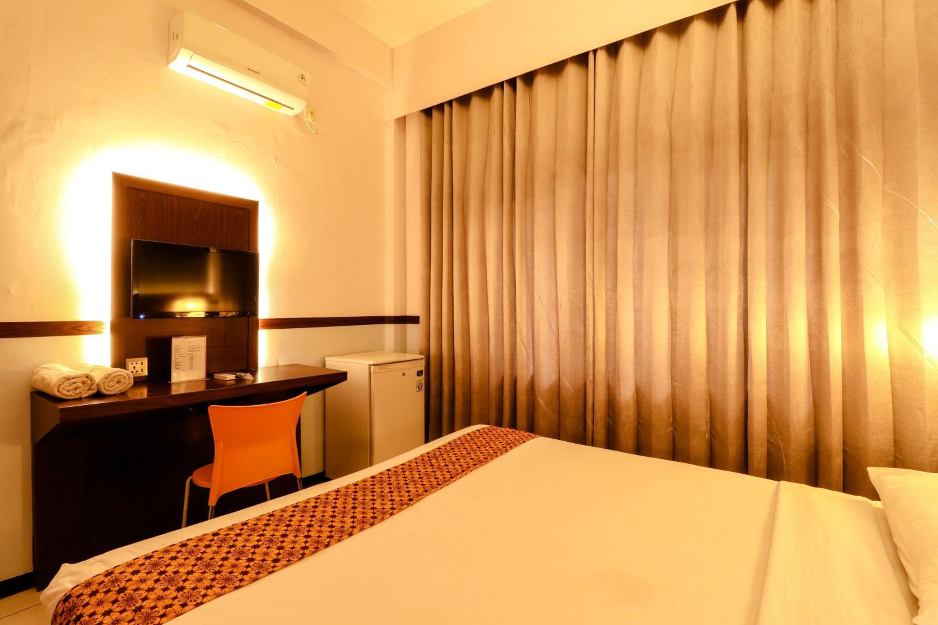 RedDoorz near Gubeng Station Surabaya