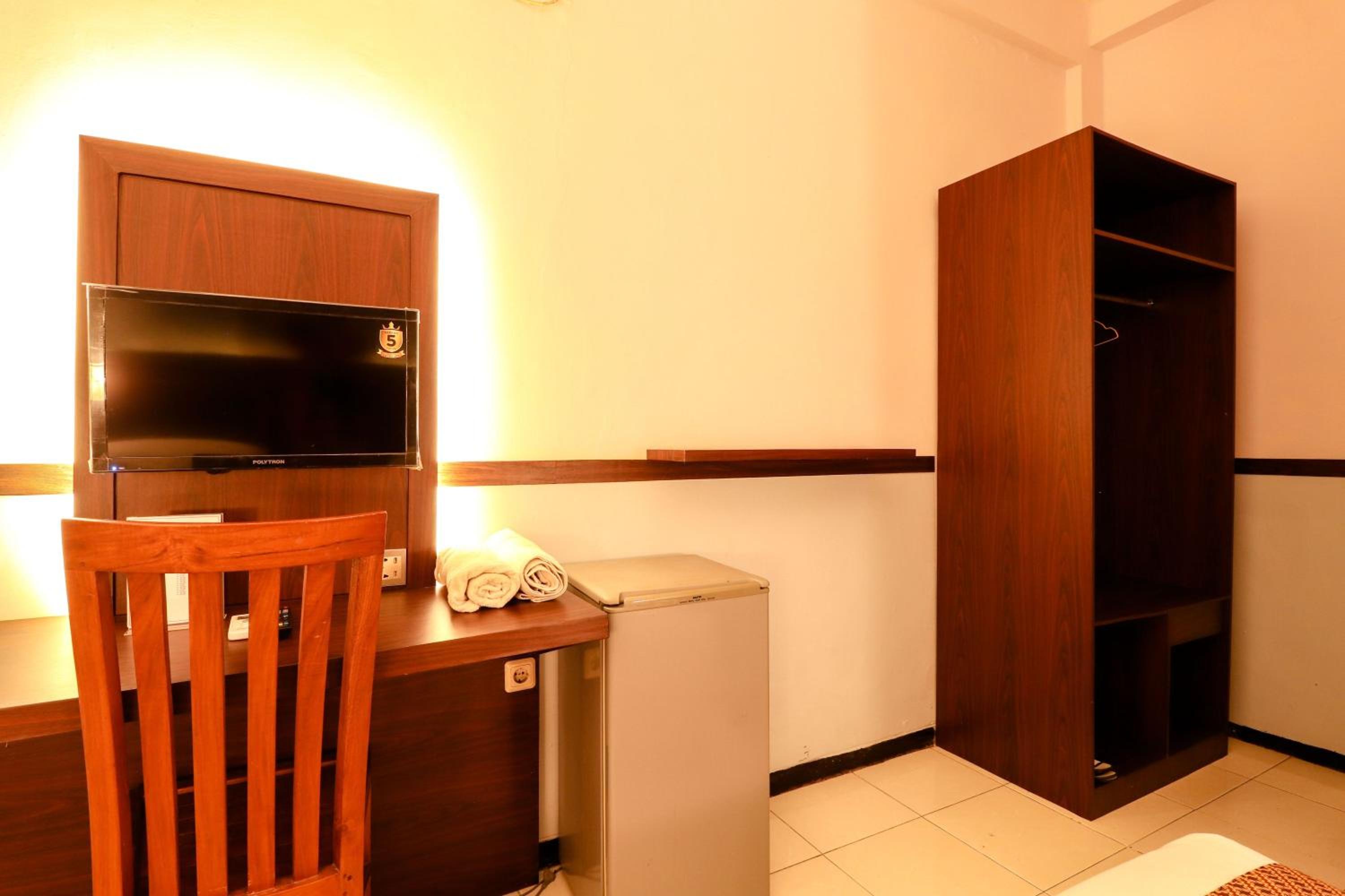 RedDoorz near Gubeng Station Surabaya