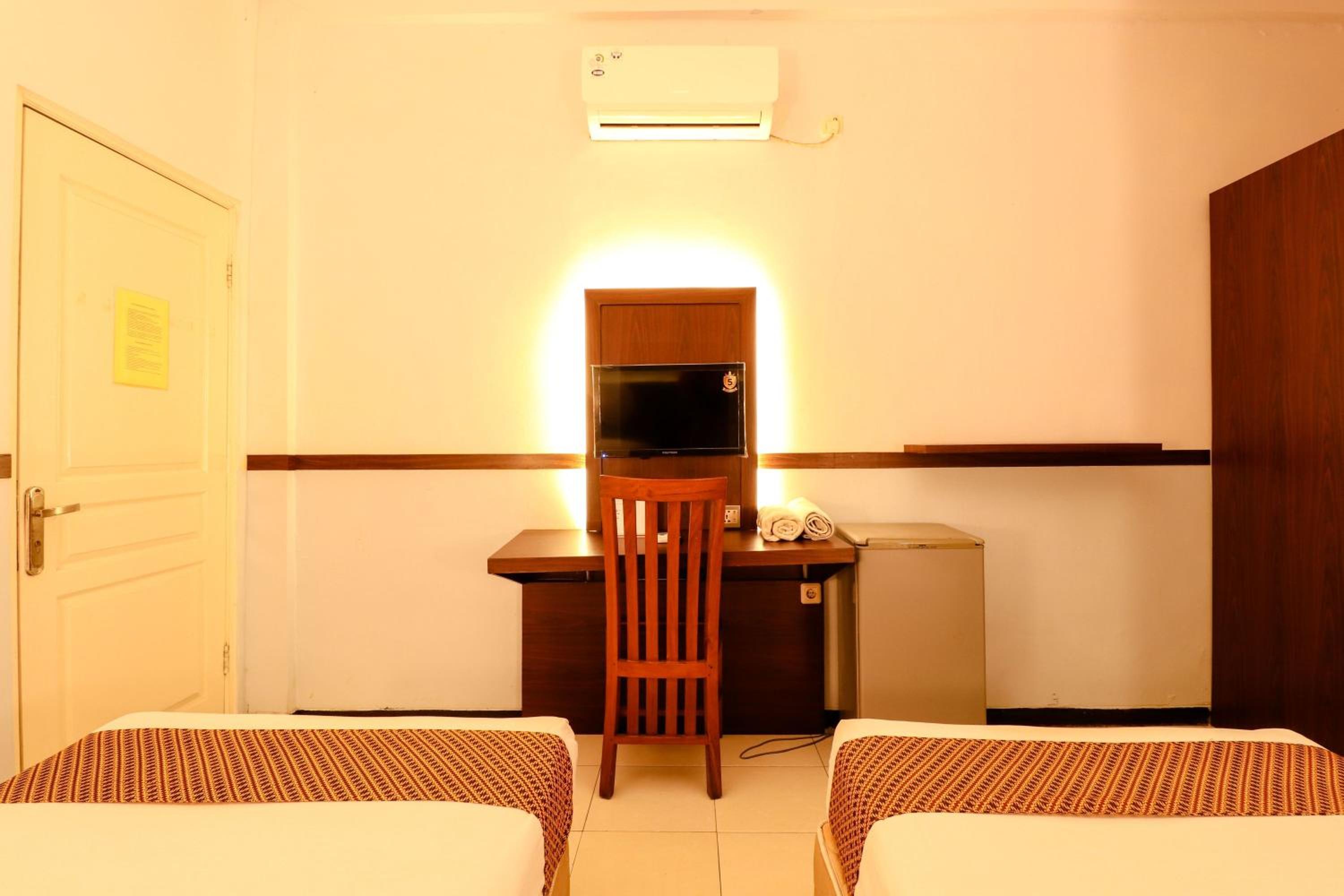 RedDoorz near Gubeng Station Surabaya