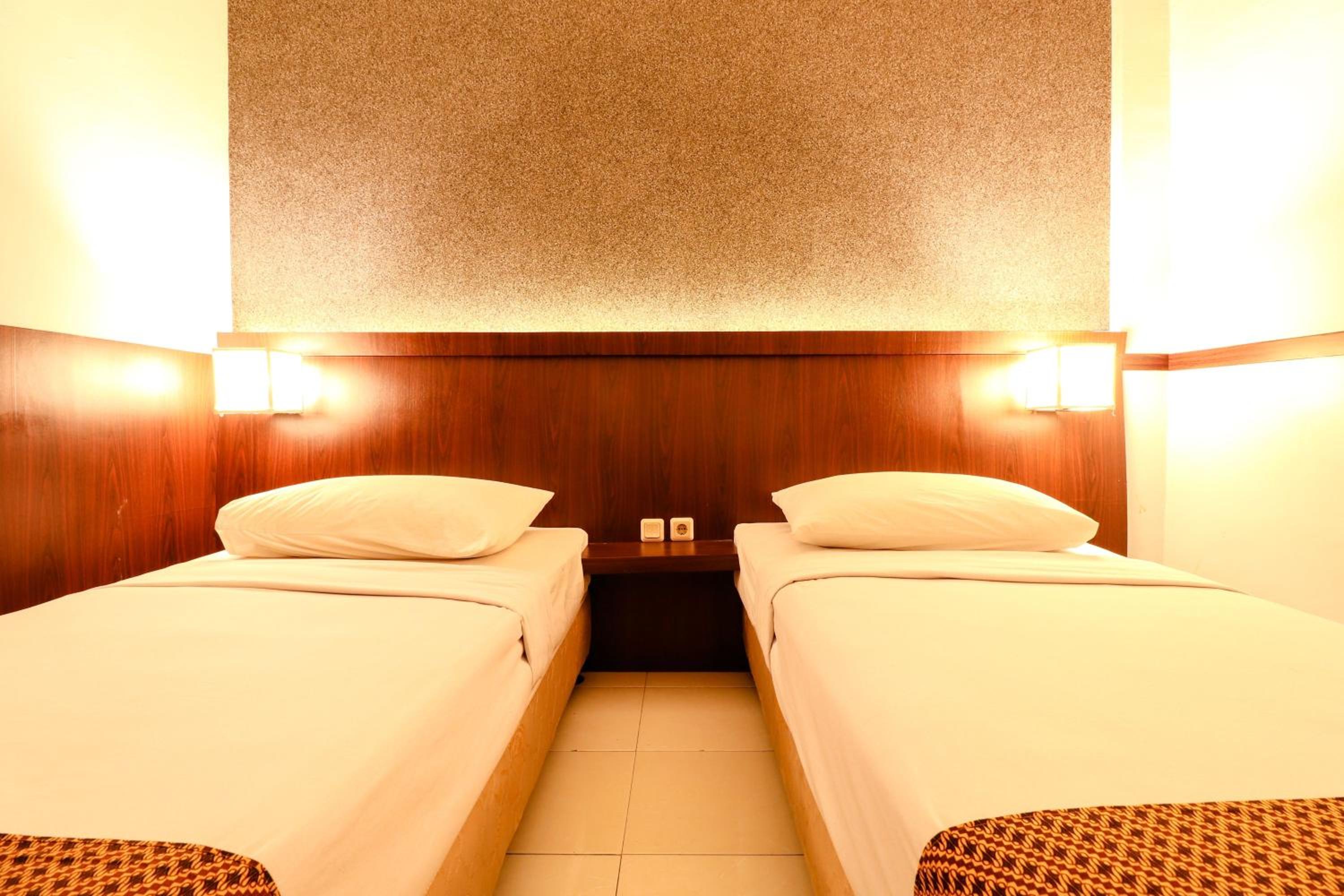 RedDoorz near Gubeng Station Surabaya
