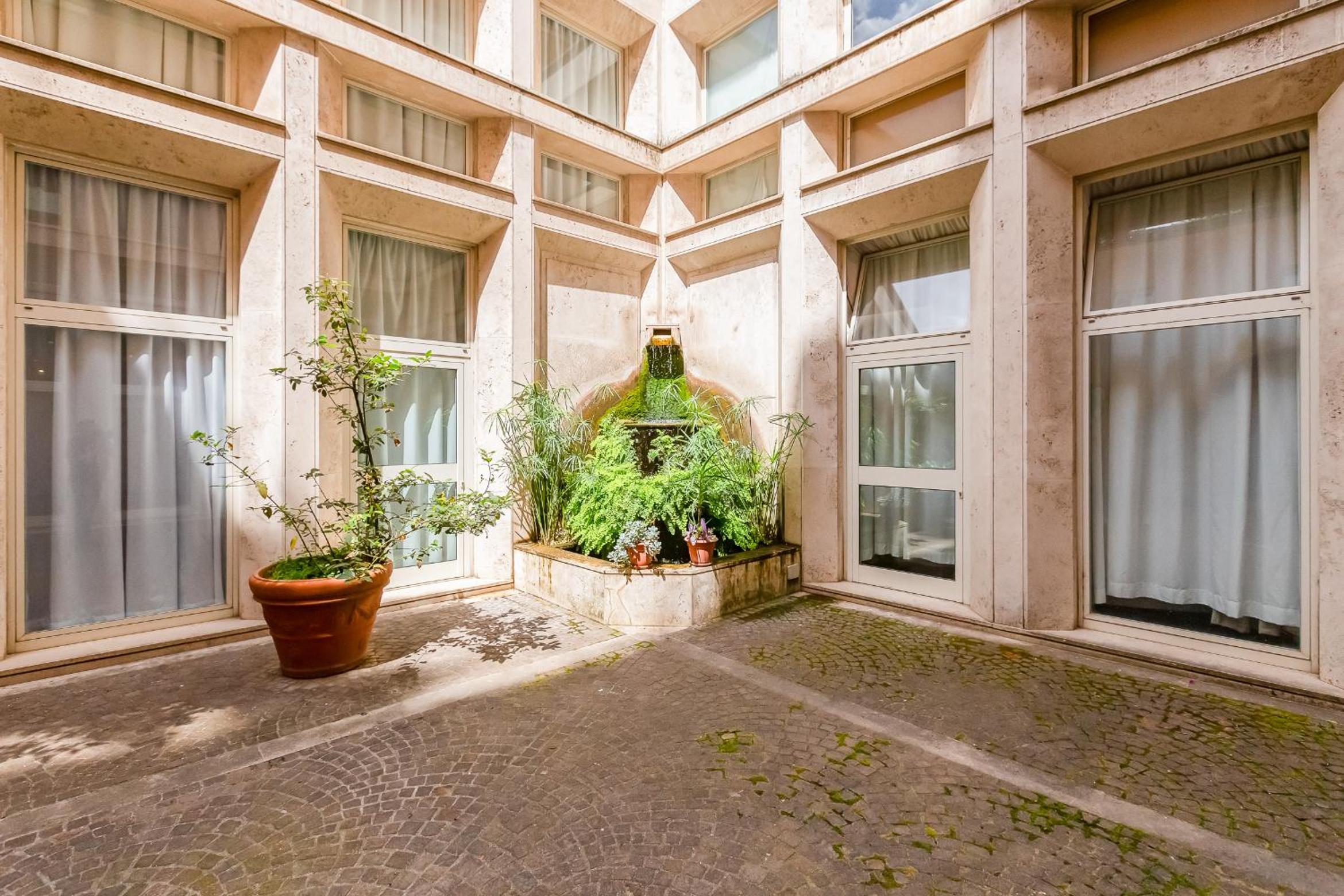 NEXT TO SPANISH SQUARE - RomeDreamHome