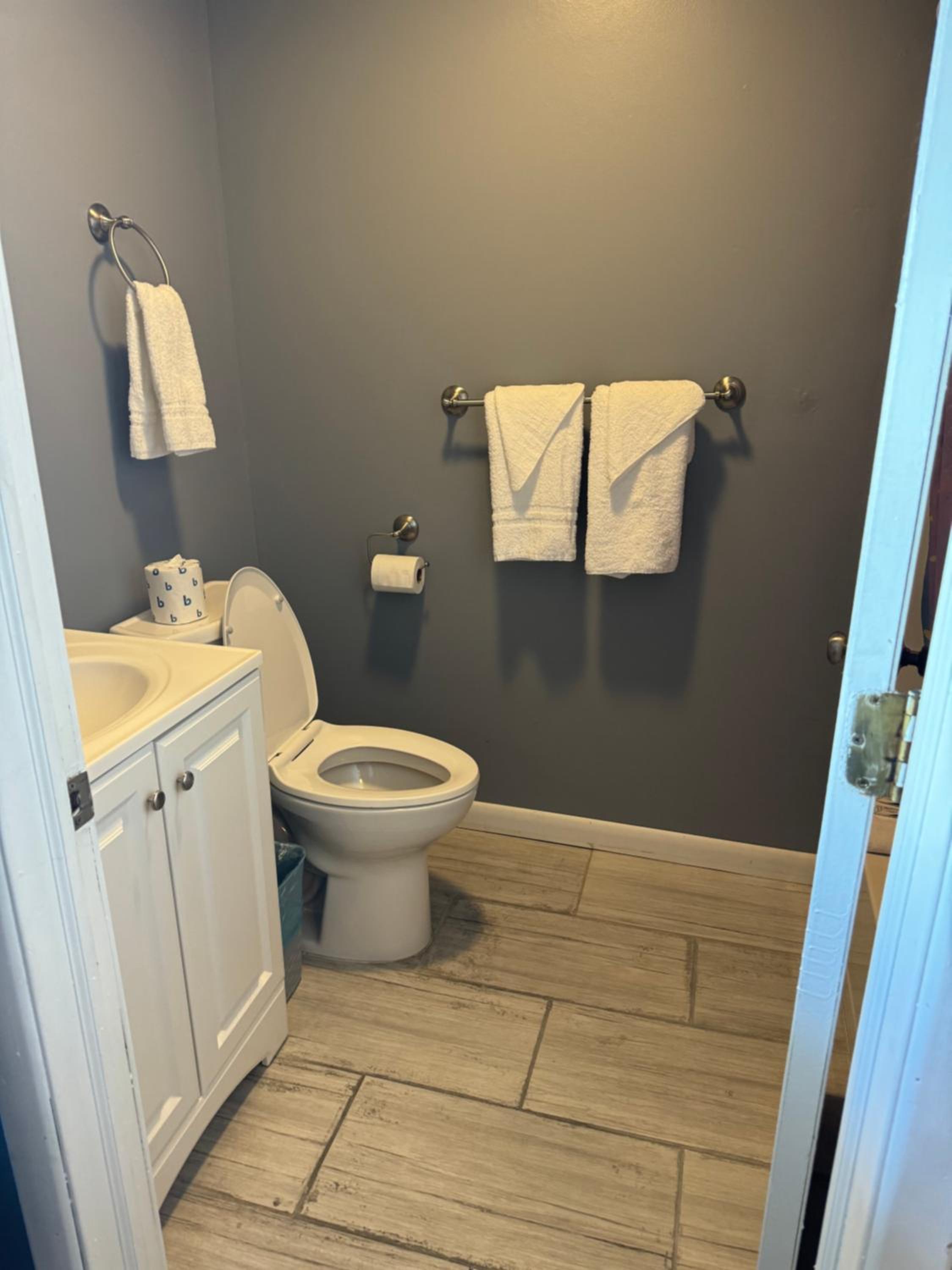 12 Ashworth Ave suites - Property Image 7