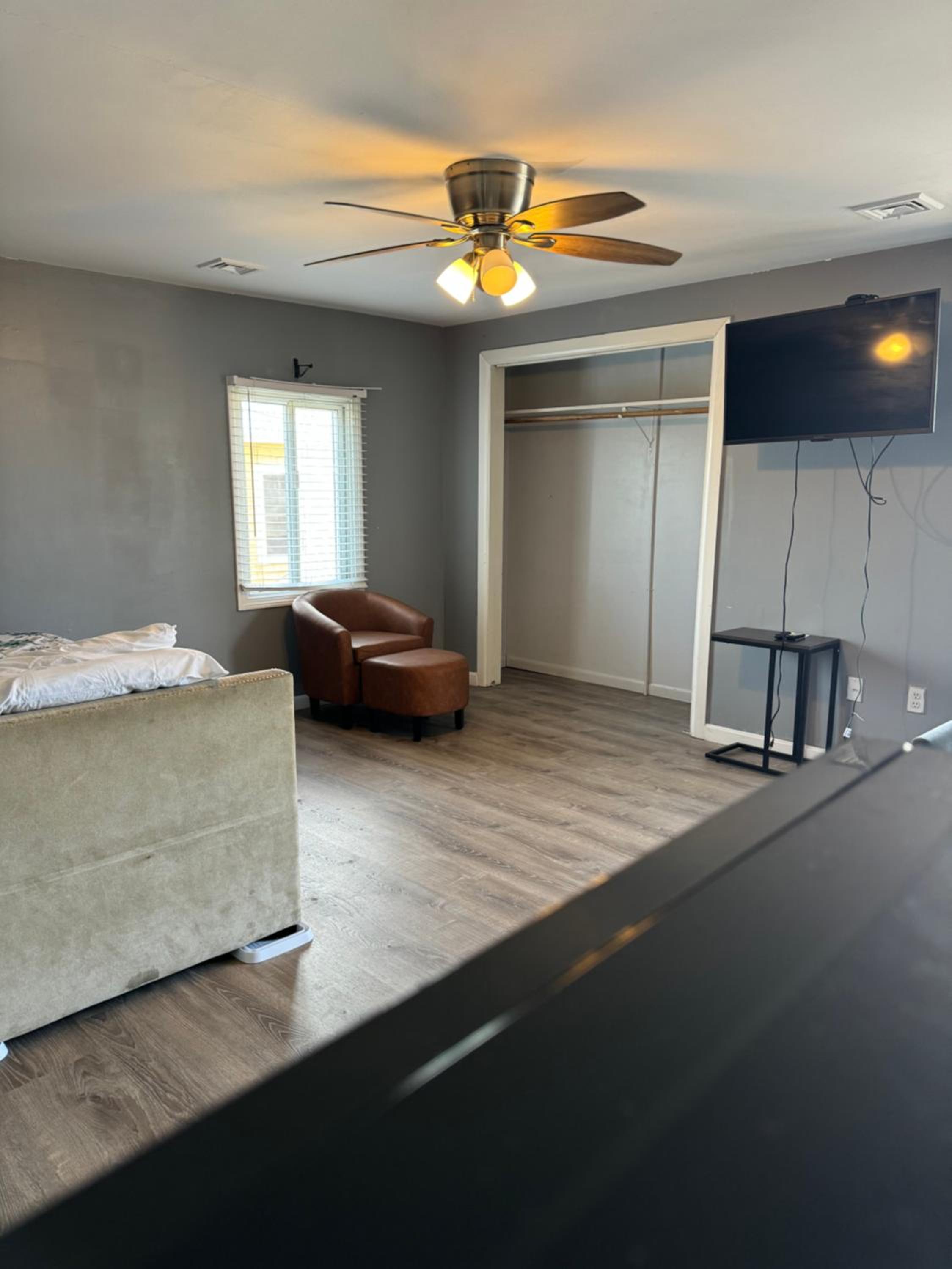 12 Ashworth Ave suites - Property Image 3