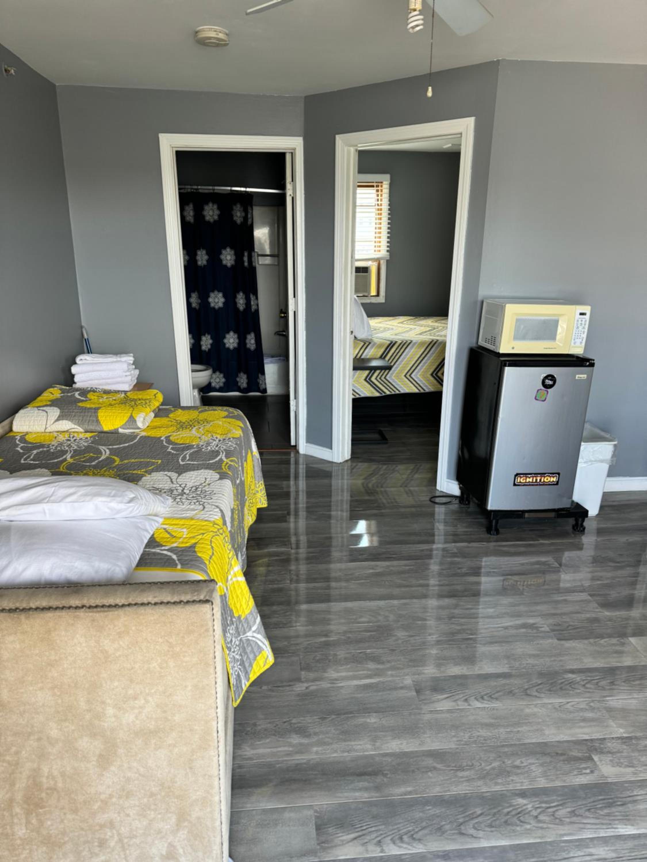 12 Ashworth Ave suites - Property Image 9