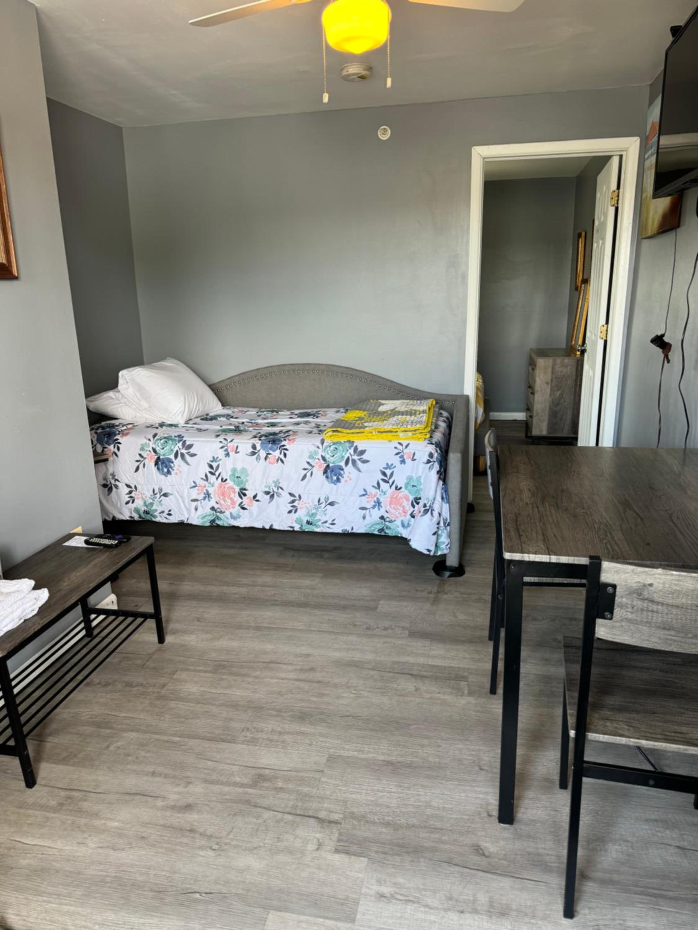 12 Ashworth Ave suites - Property Image 10