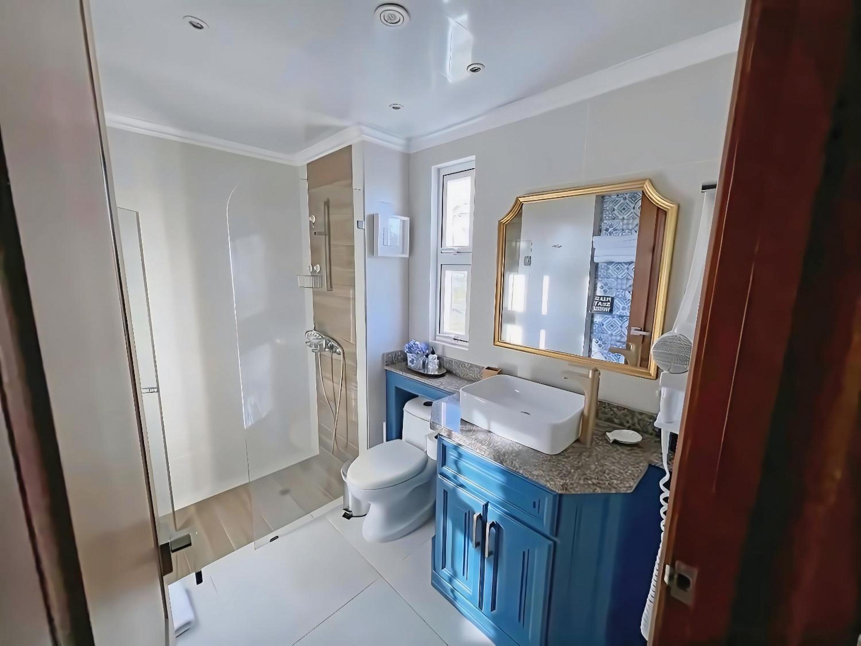 Duplex,near the Beach plus airport