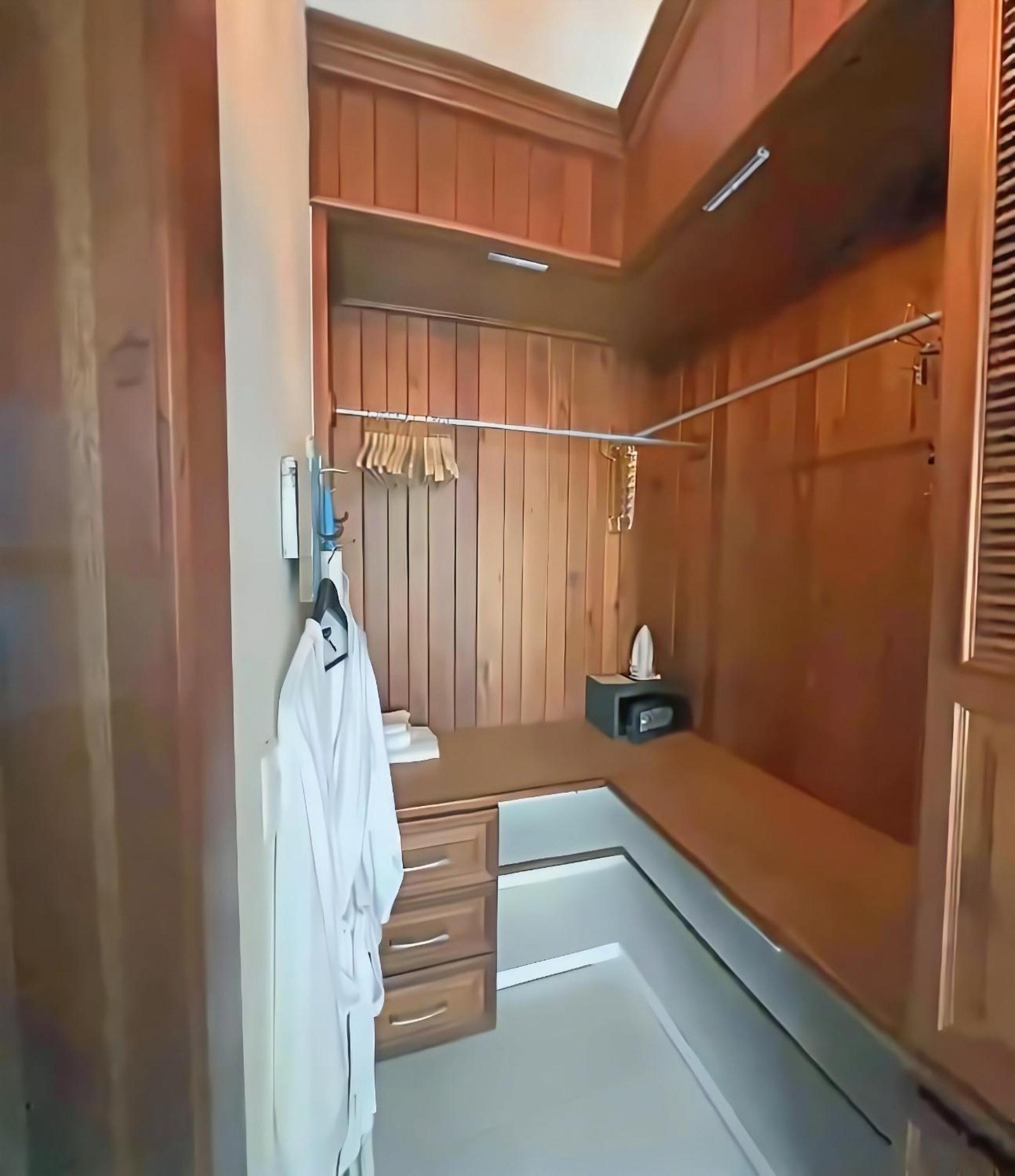 Duplex,near the Beach plus airport