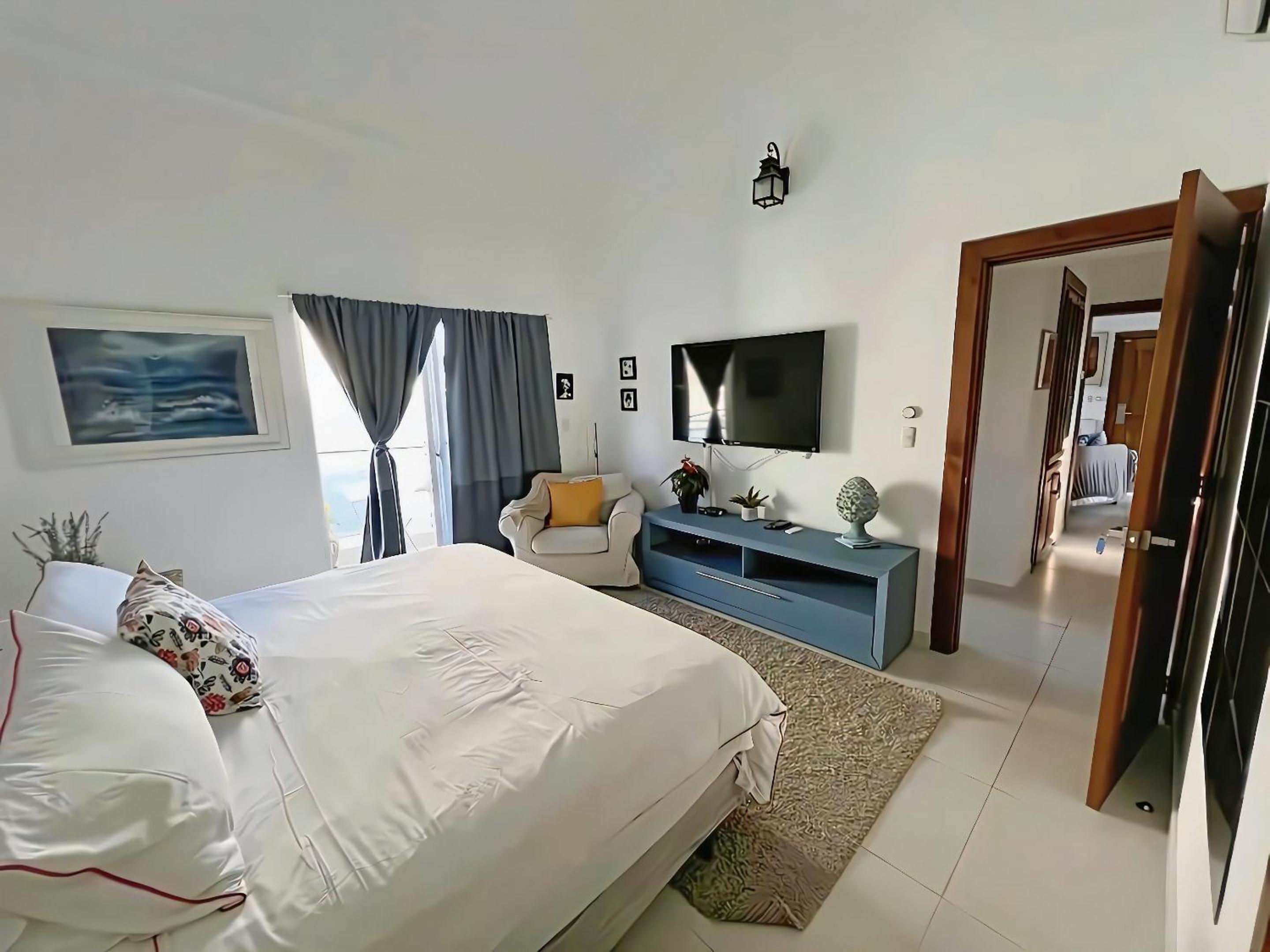 Duplex,near the Beach plus airport