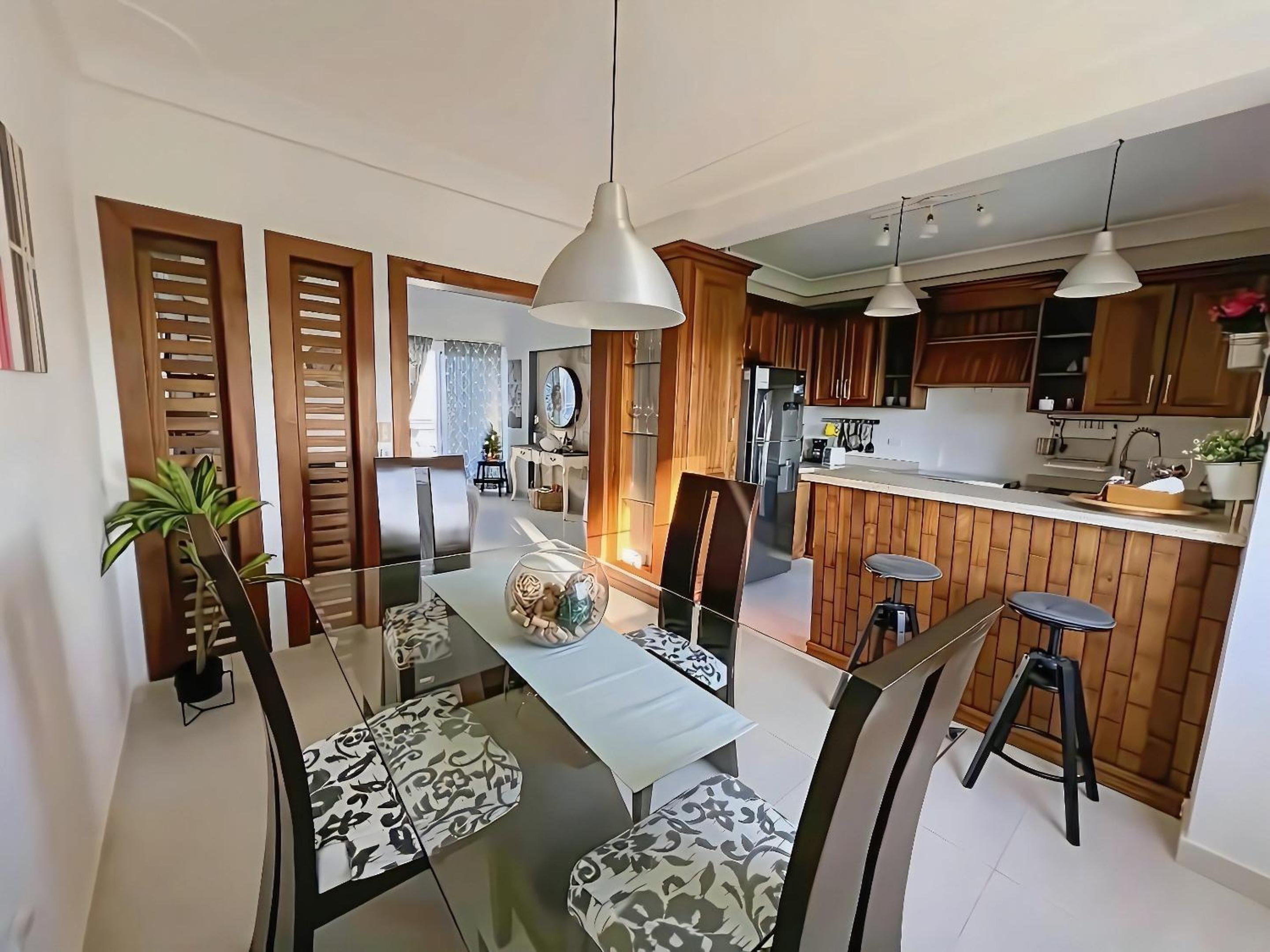 Duplex,near the Beach plus airport