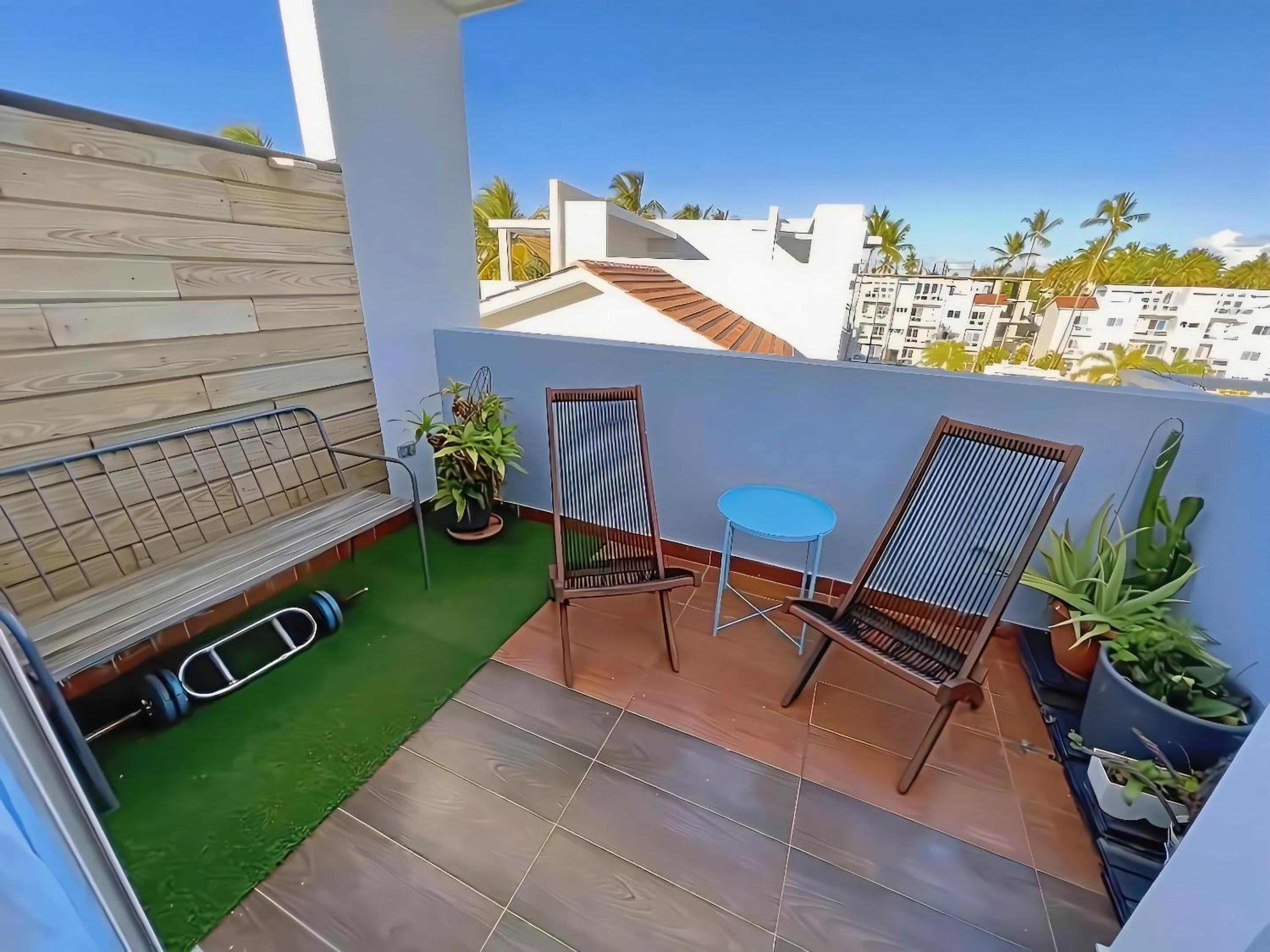 Duplex,near the Beach plus airport