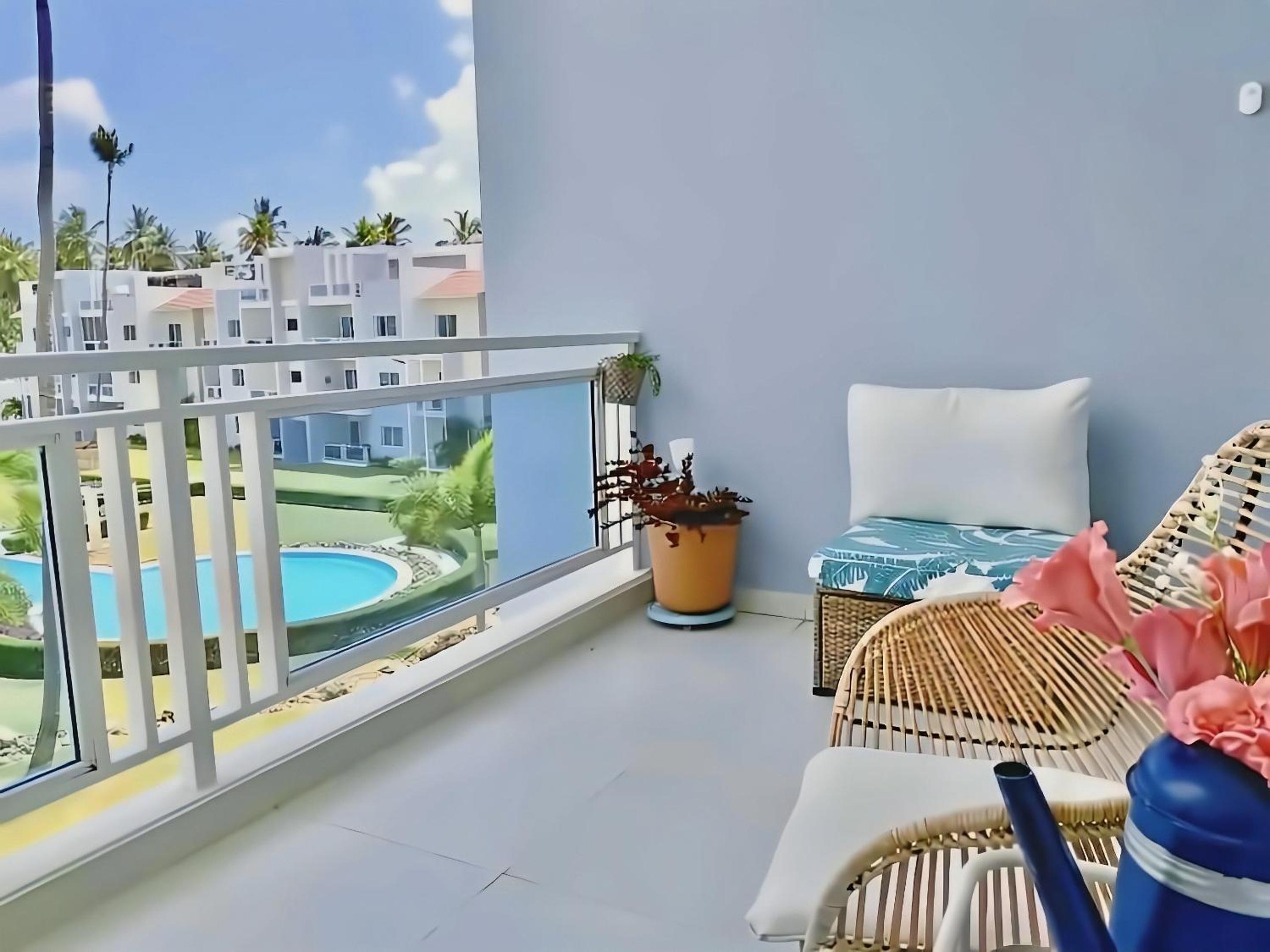 Duplex,near the Beach plus airport