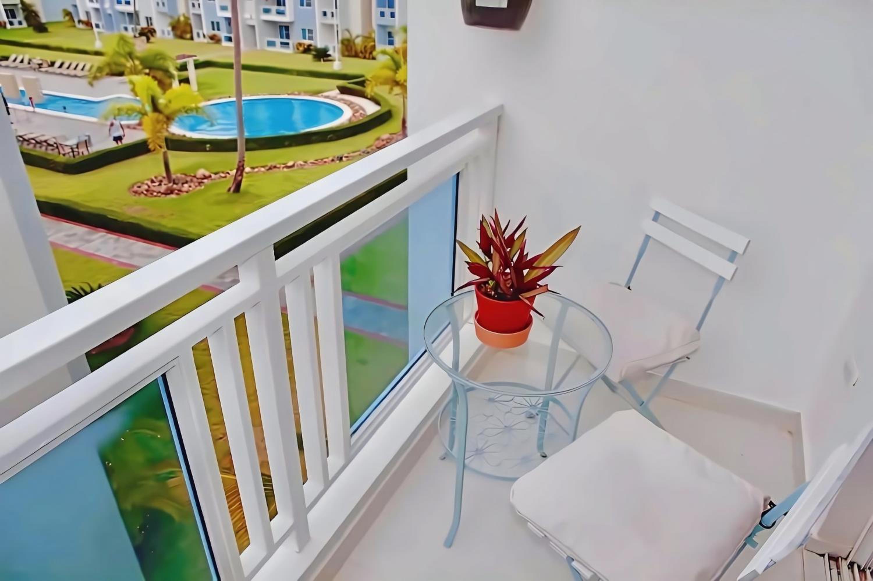 Duplex,near the Beach plus airport
