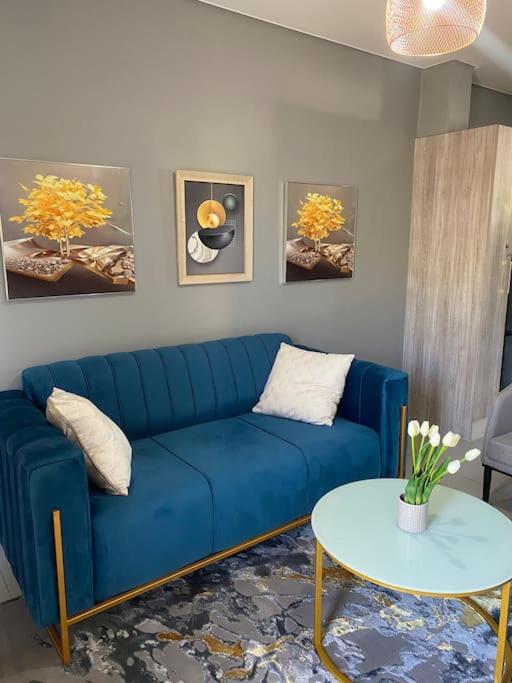 1 bedroom flat next to Grandpalm