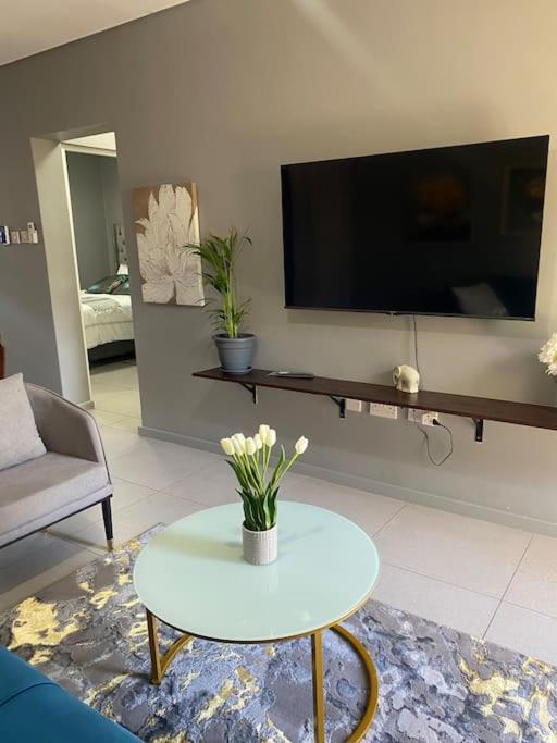 1 bedroom flat next to Grandpalm