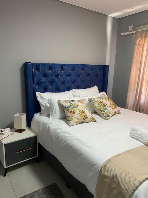 1 bedroom flat next to Grandpalm