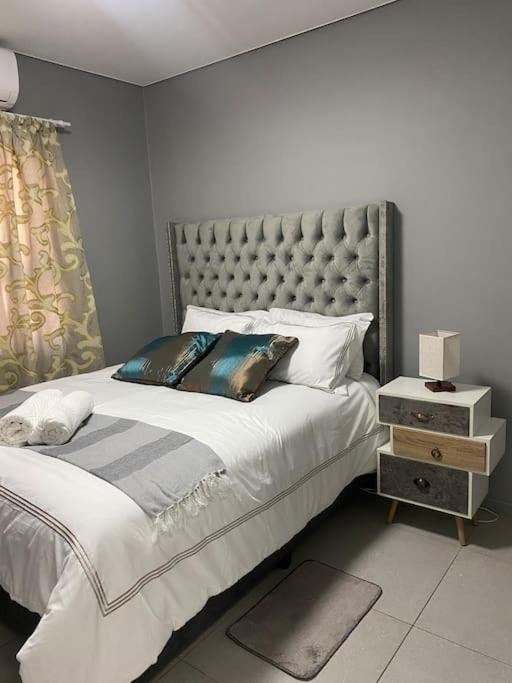 1 bedroom flat next to Grandpalm