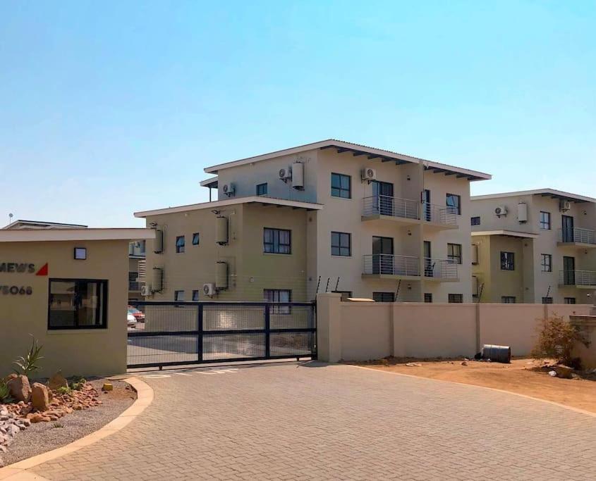 1 bedroom flat next to Grandpalm