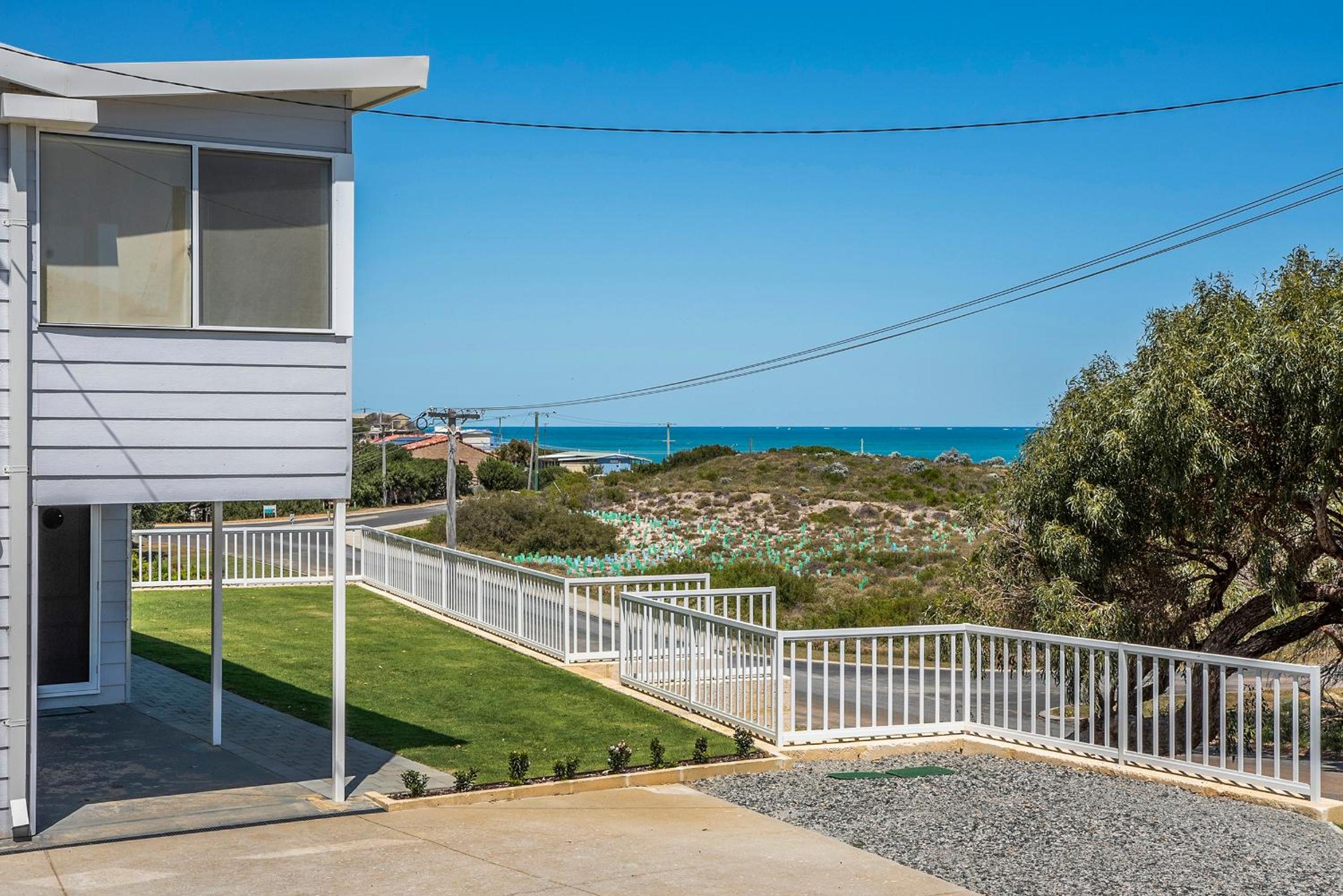 Seaclusion Cottage - Modern renovated beach house
