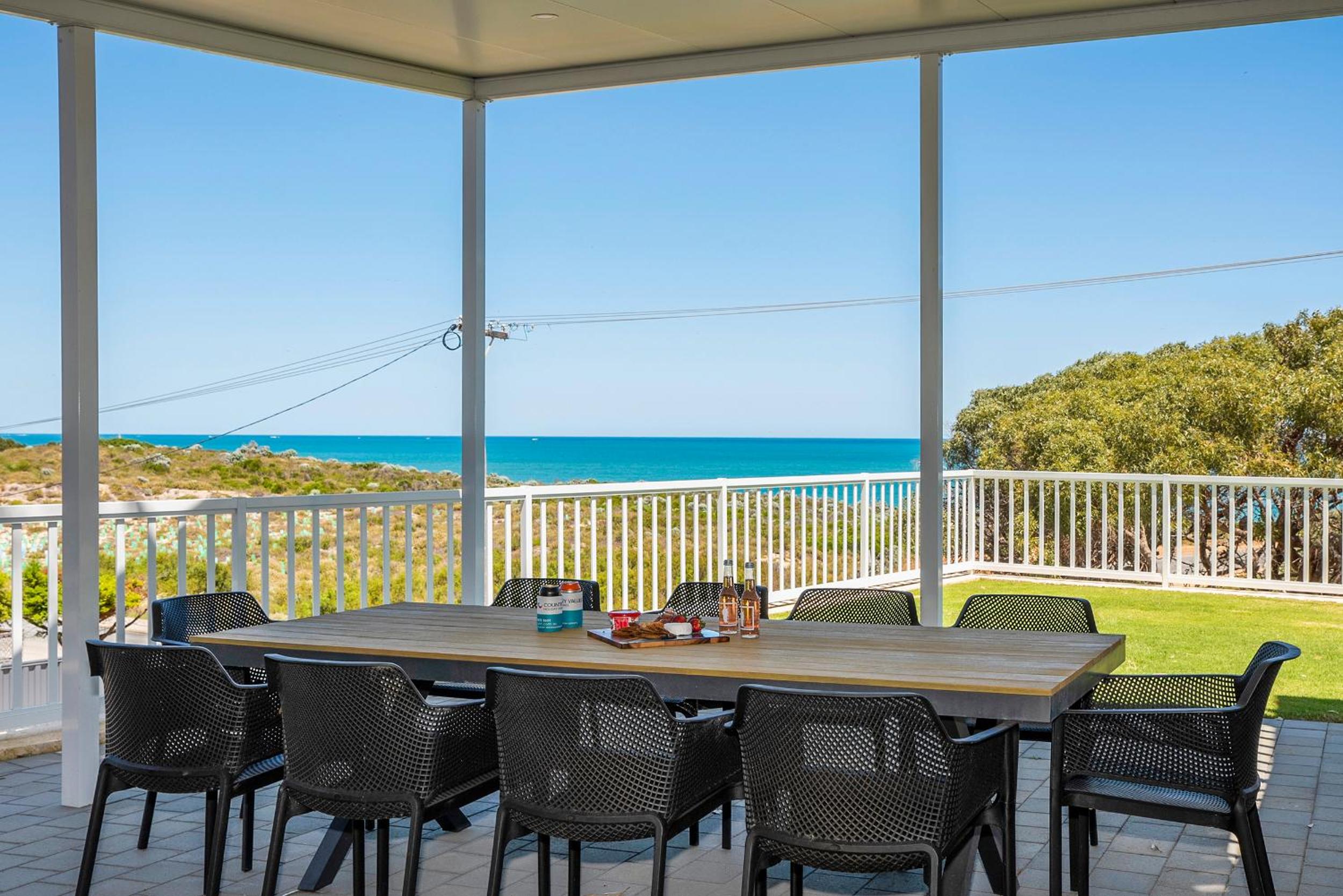 Seaclusion Cottage - Modern renovated beach house