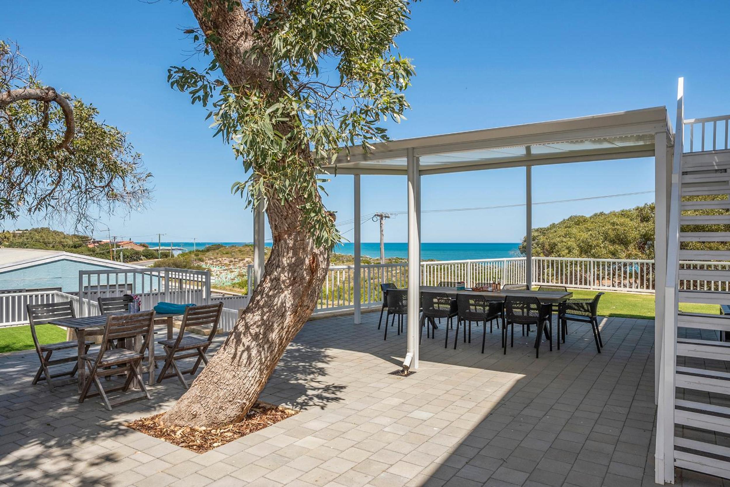 Seaclusion Cottage - Modern renovated beach house