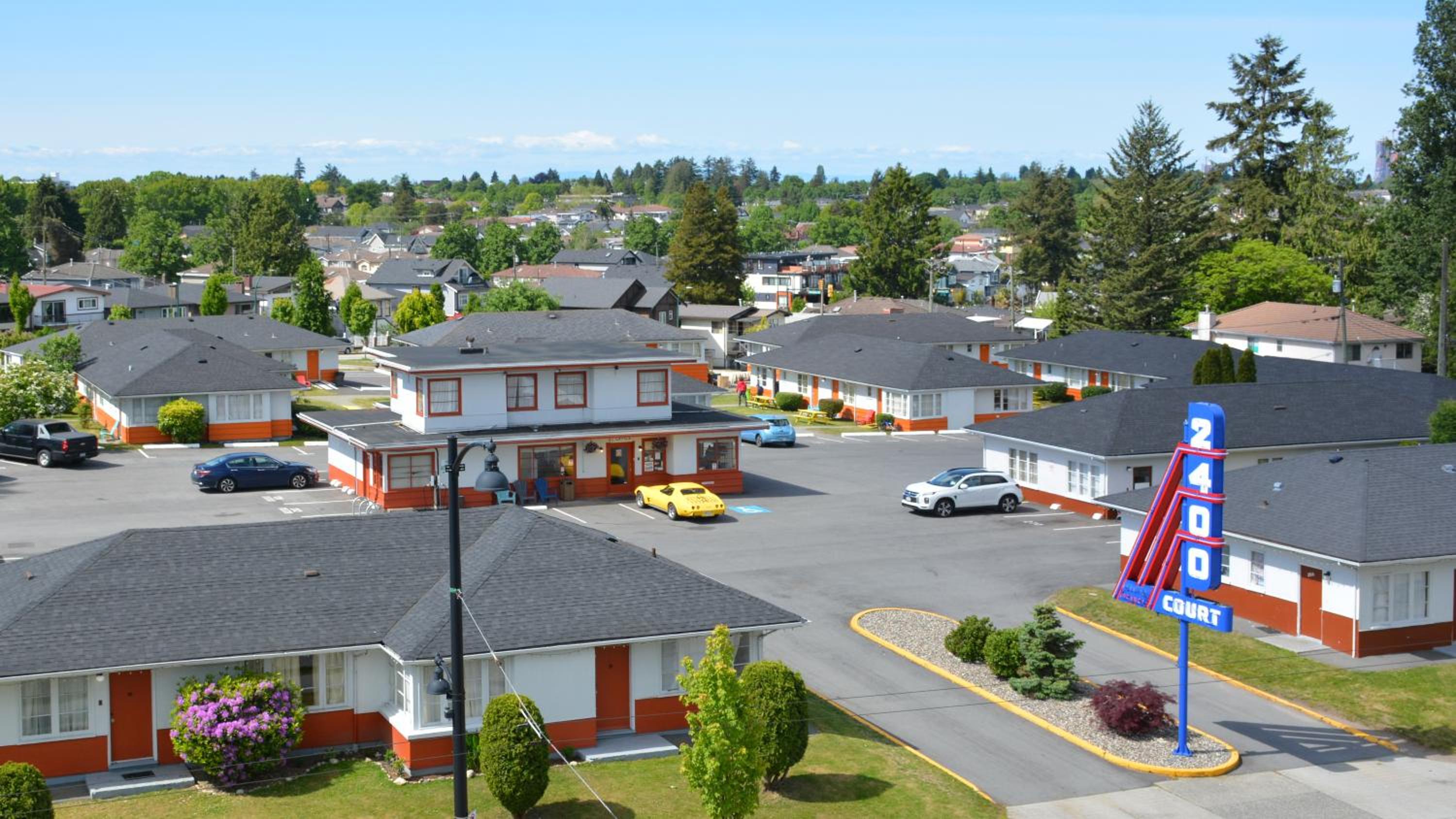 2400 Motel - Image 1