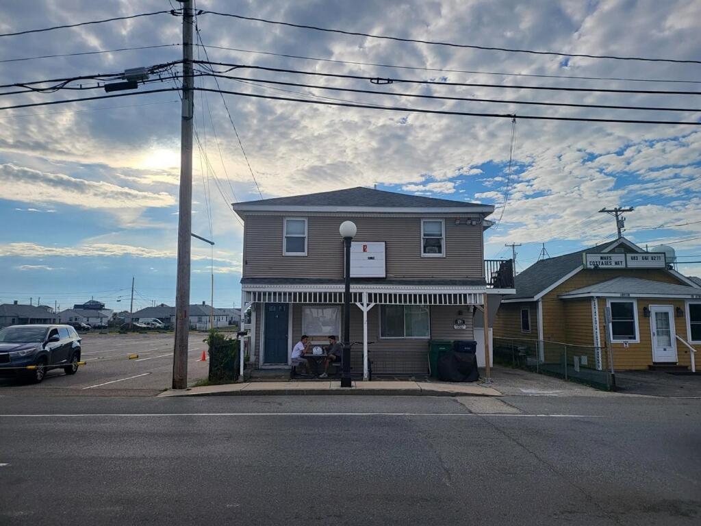 12 Ashworth Ave suites - Property Image 1